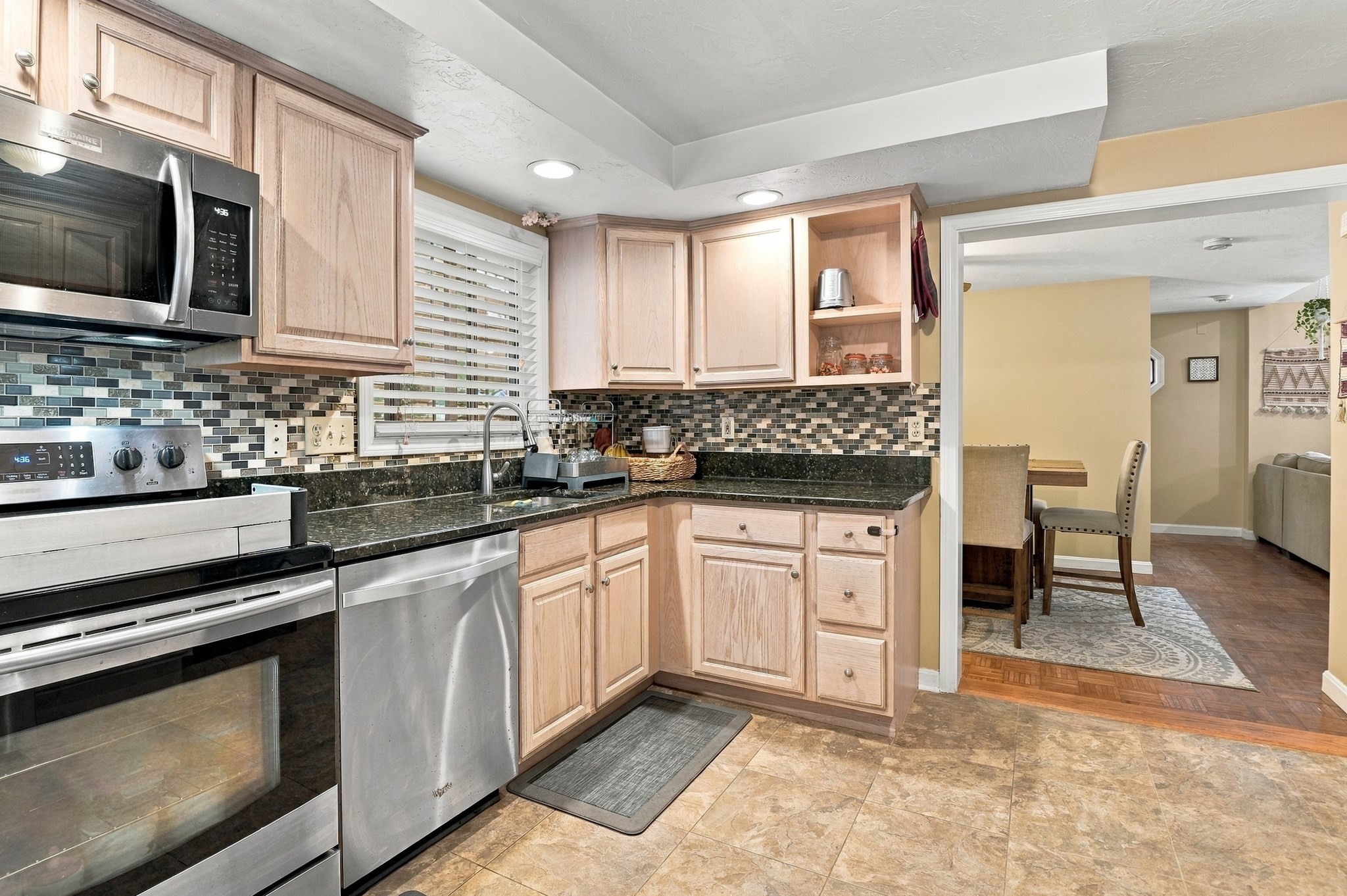 11 Jonathan Circle Property Photo 8