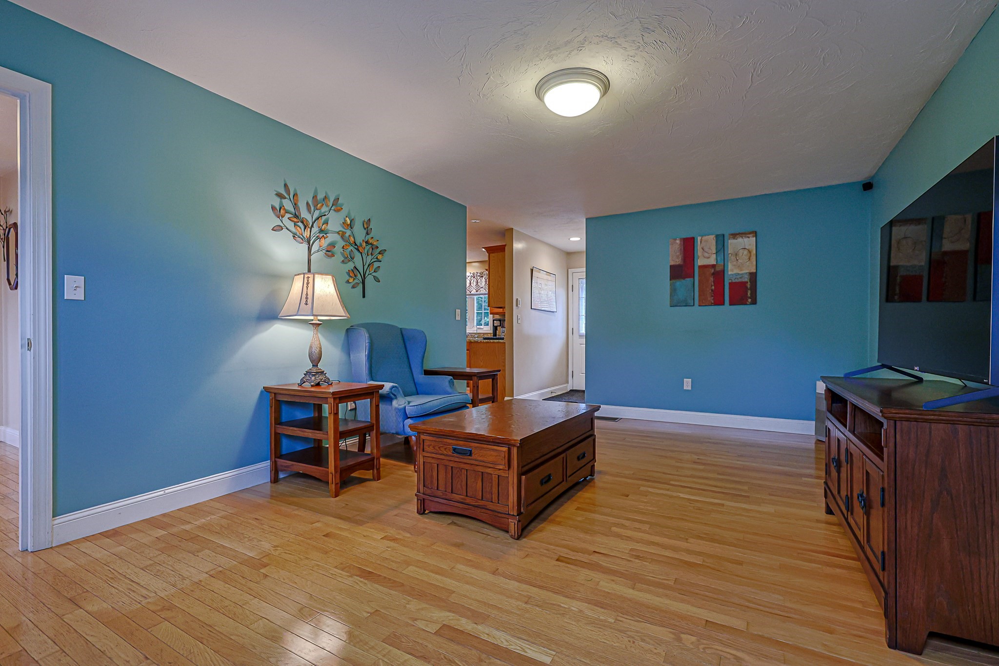 91 Edgewood Ave Property Photo 4