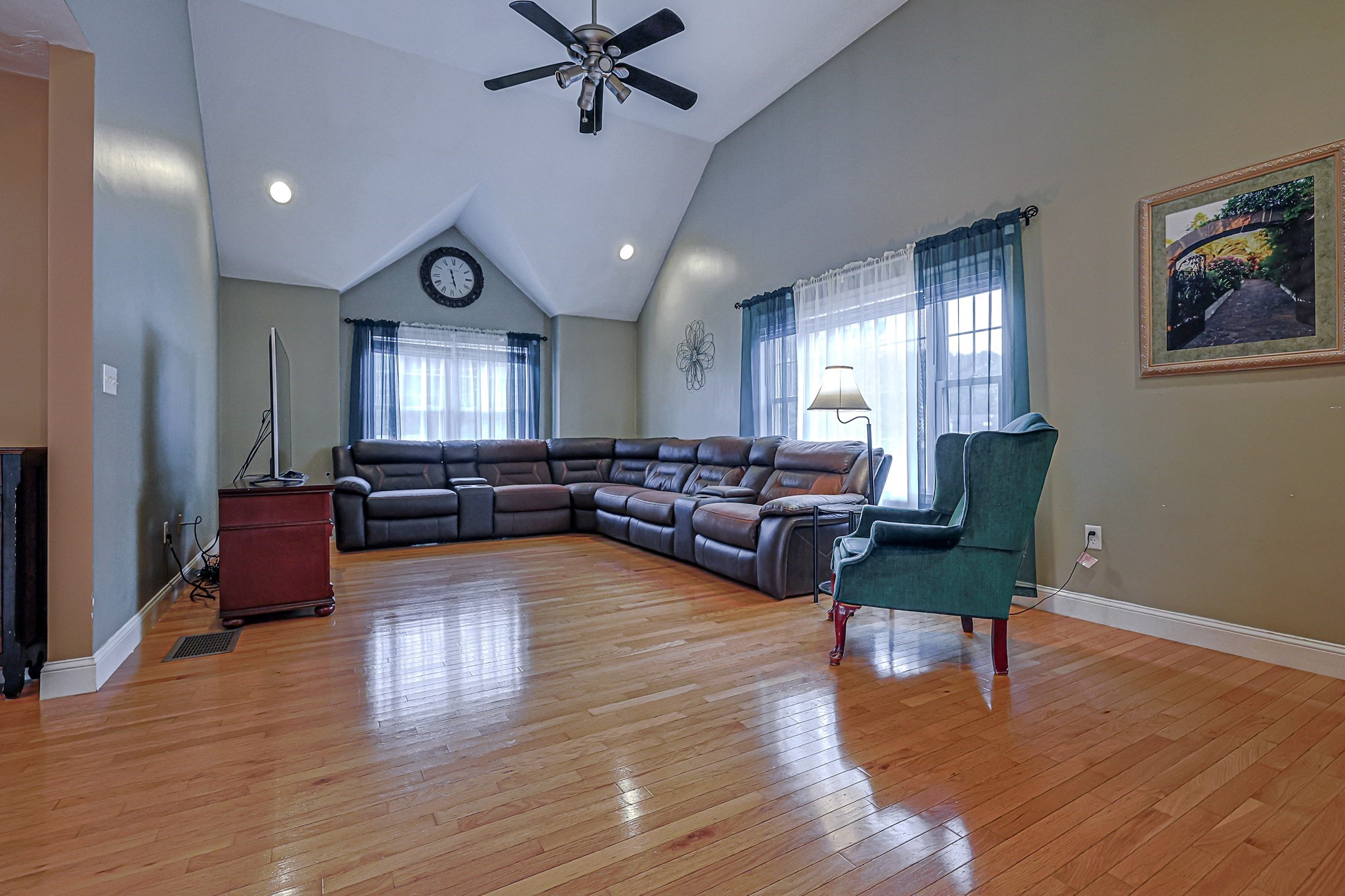 91 Edgewood Ave Property Photo 5