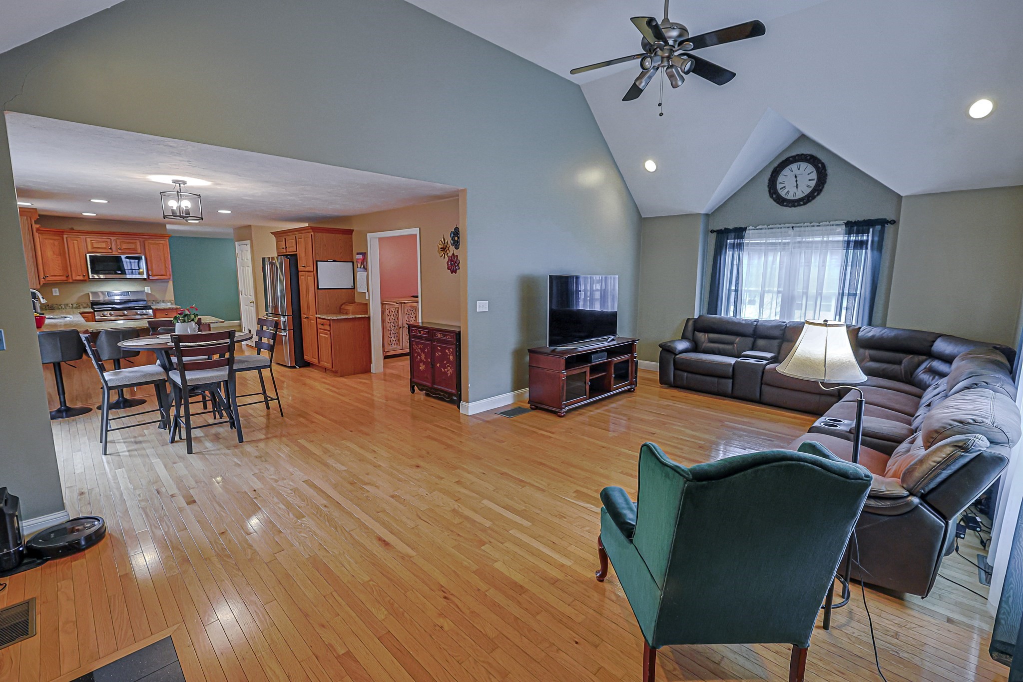 91 Edgewood Ave Property Photo 6