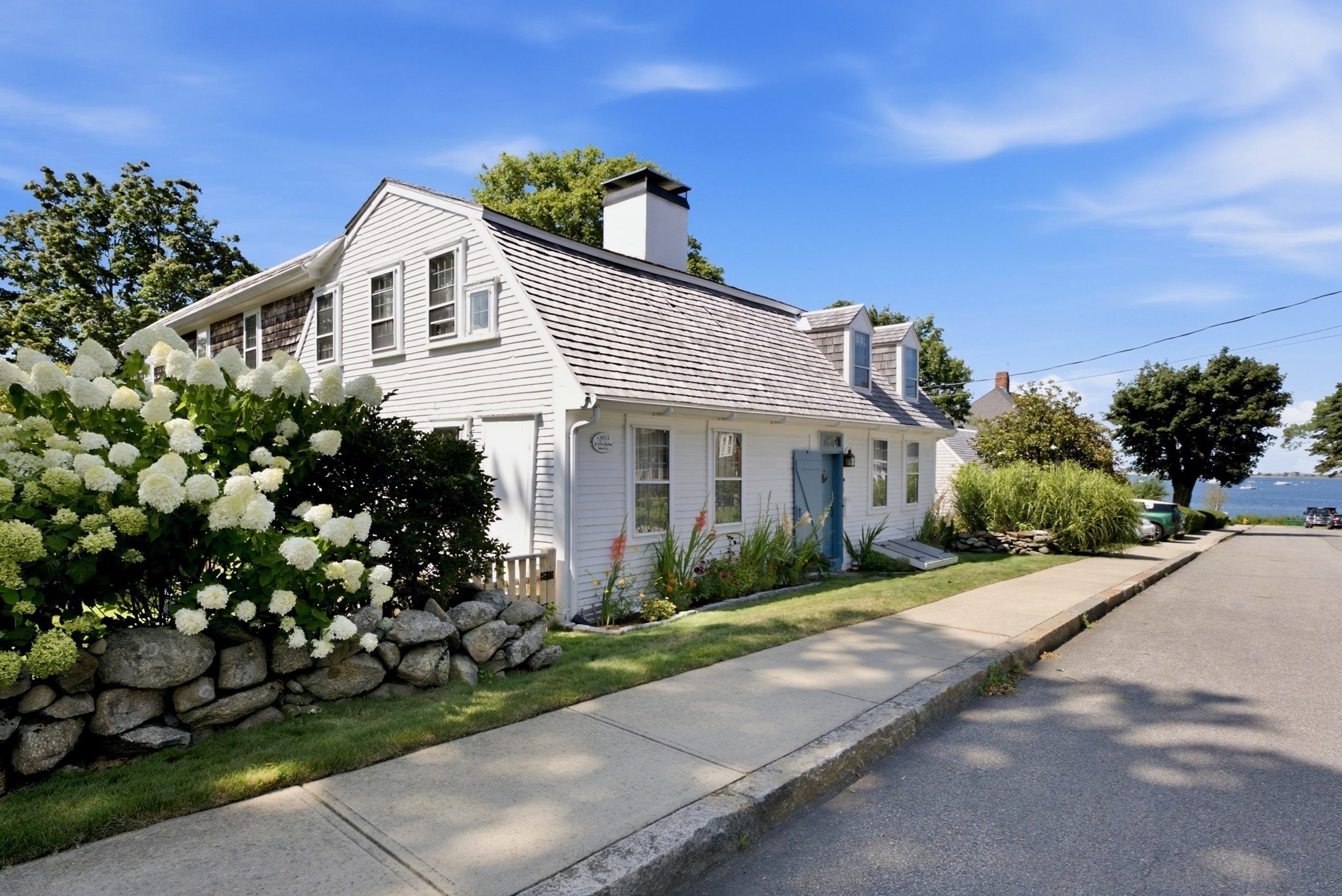 8 Winter St Property Photo 2