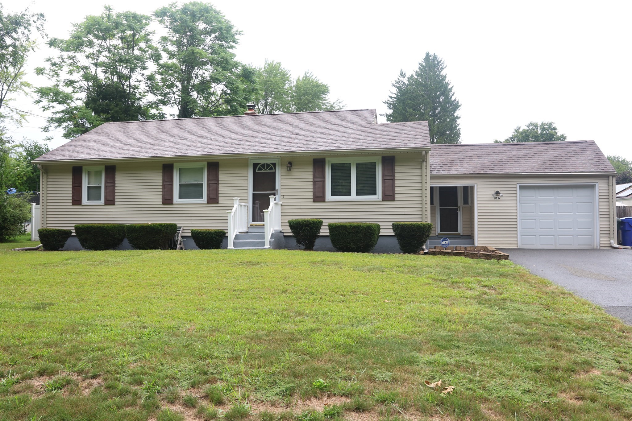 106 N Brook Rd Property Photo 1