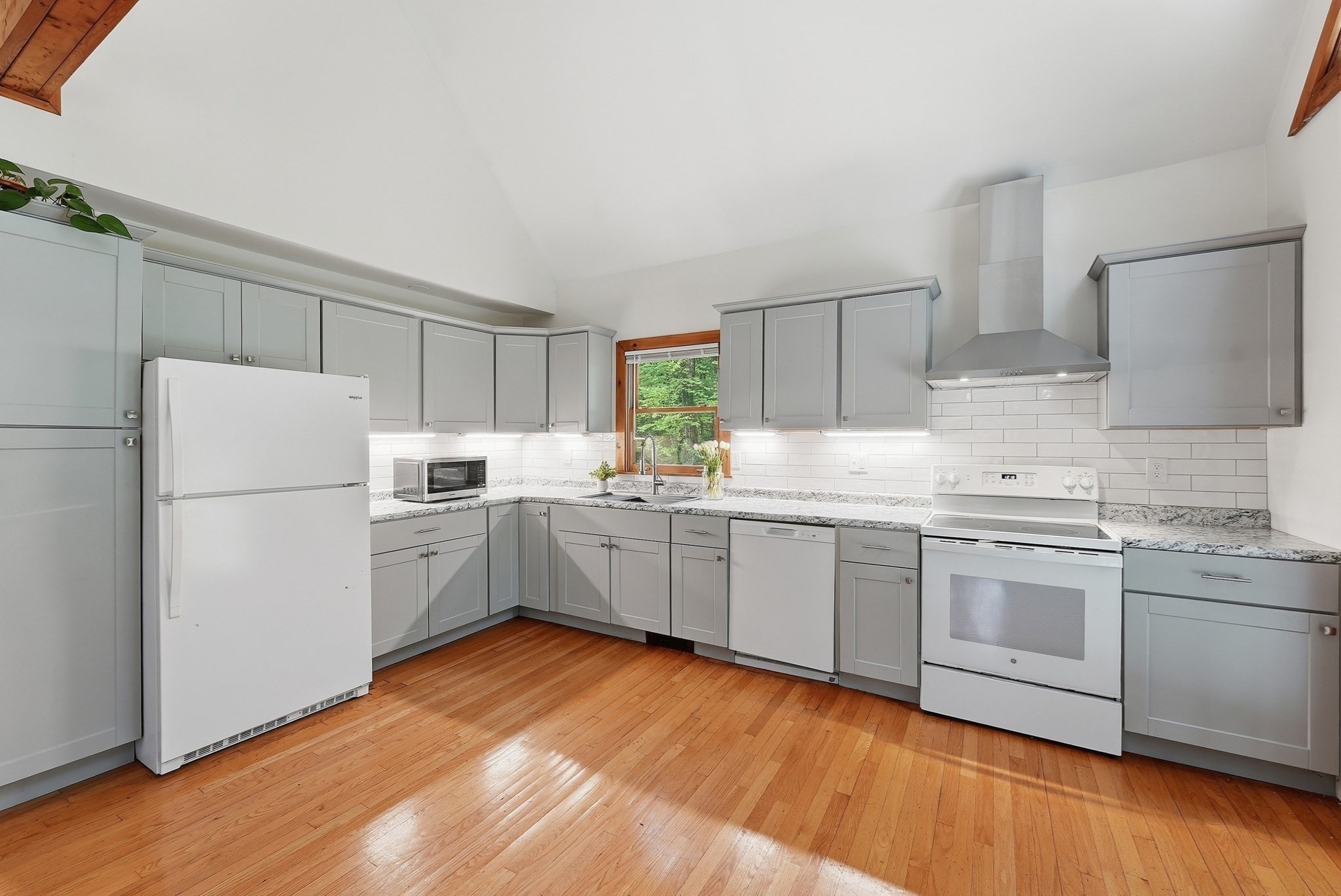 4 Jackson Hill Rd Property Photo 3