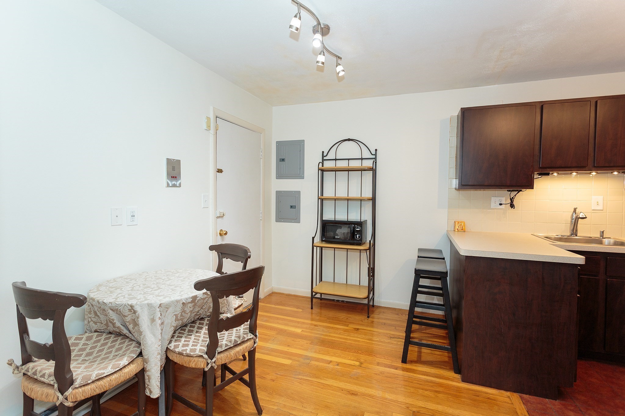 50 Seymour St # 15 Property Photo 6