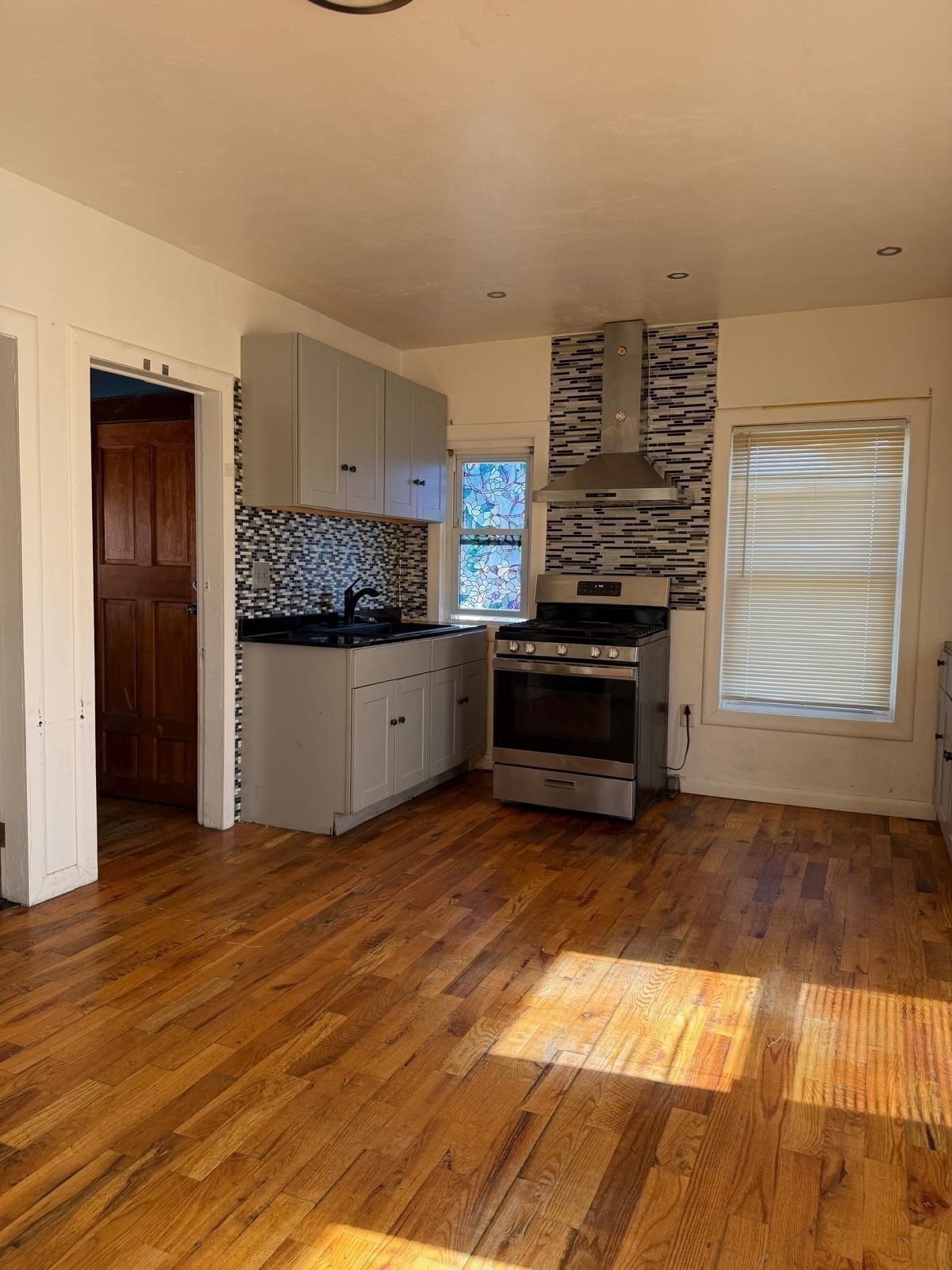 16 Estes Street Property Photo 2
