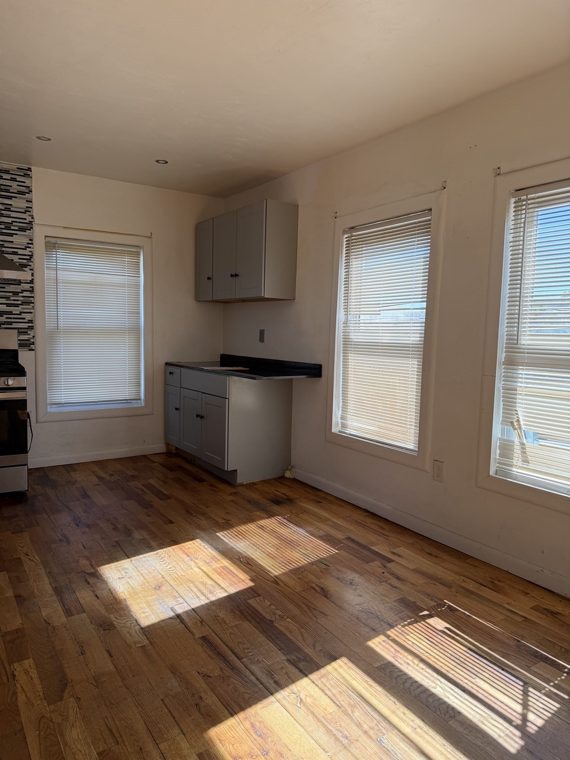 16 Estes Street Property Photo 3