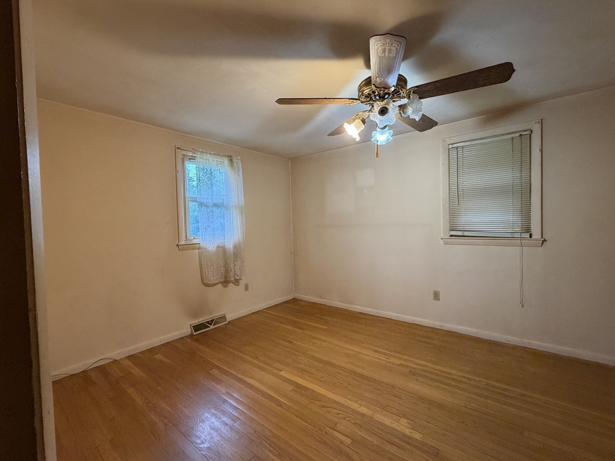 27 Dillon St Property Photo 11