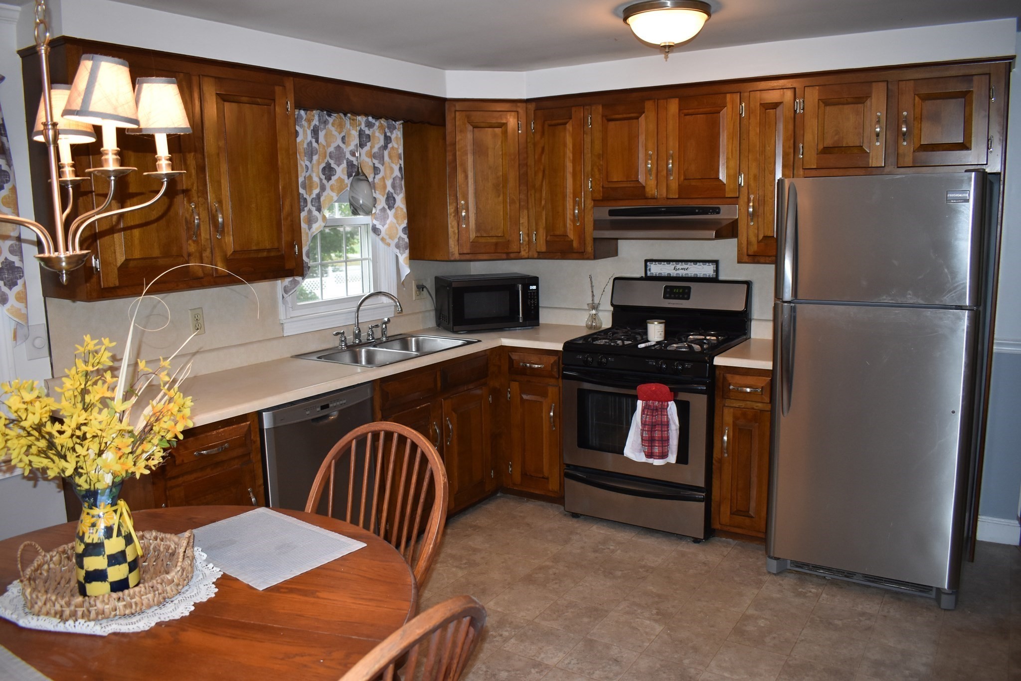 107 Gardner St Property Photo 6
