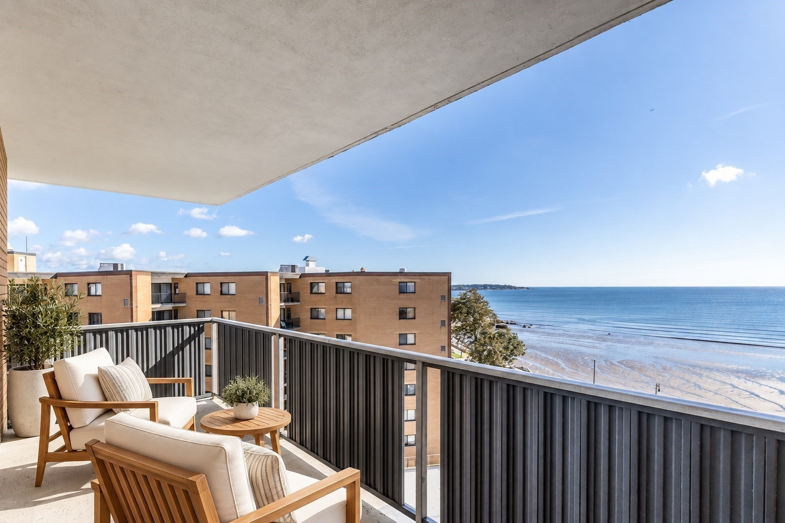 300 Lynn Shore Drive # 811 Property Photo 1