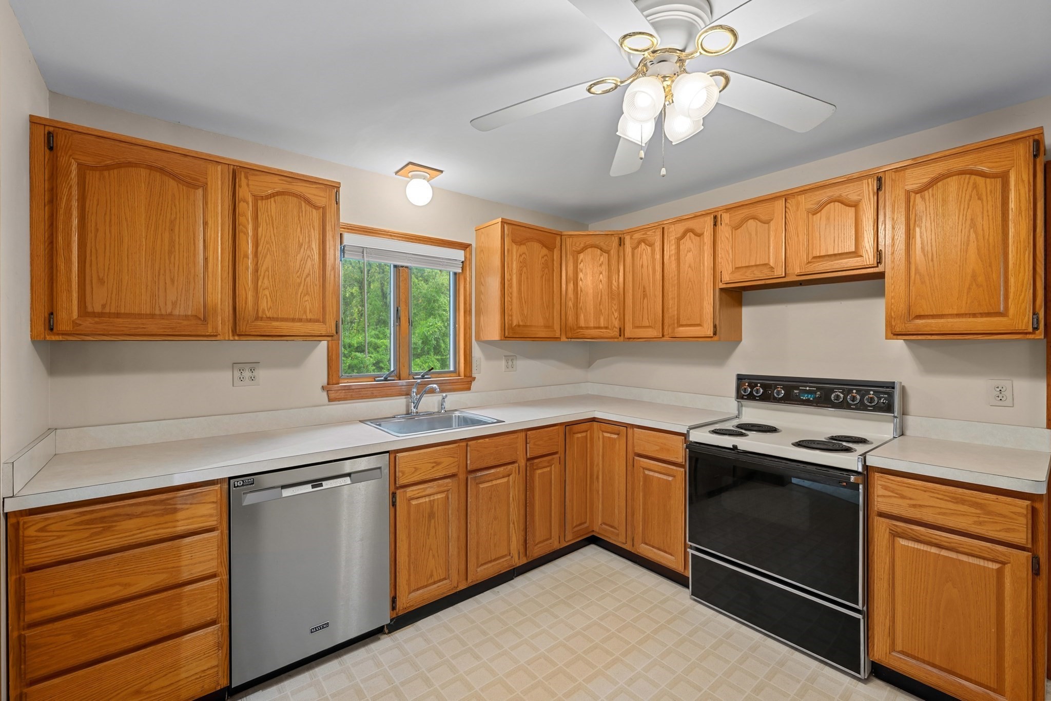 58 Glenwood Street Property Photo 6