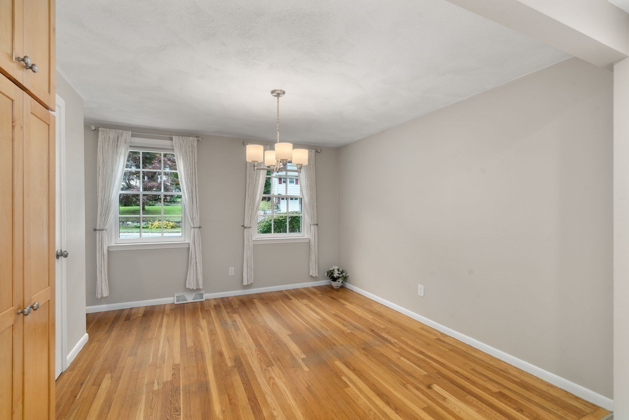 165 Lockland Ave Property Photo 5