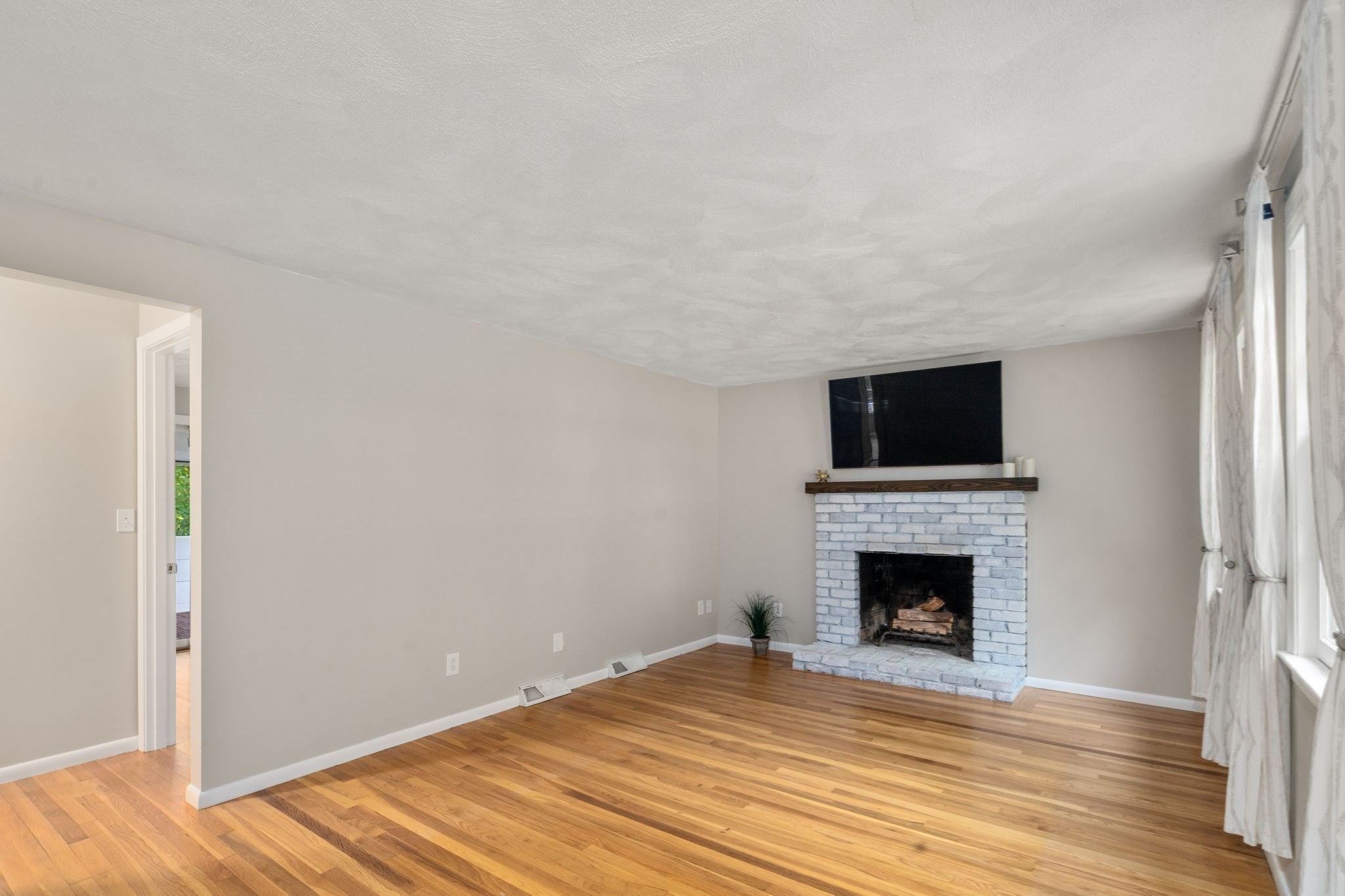 165 Lockland Ave Property Photo 7