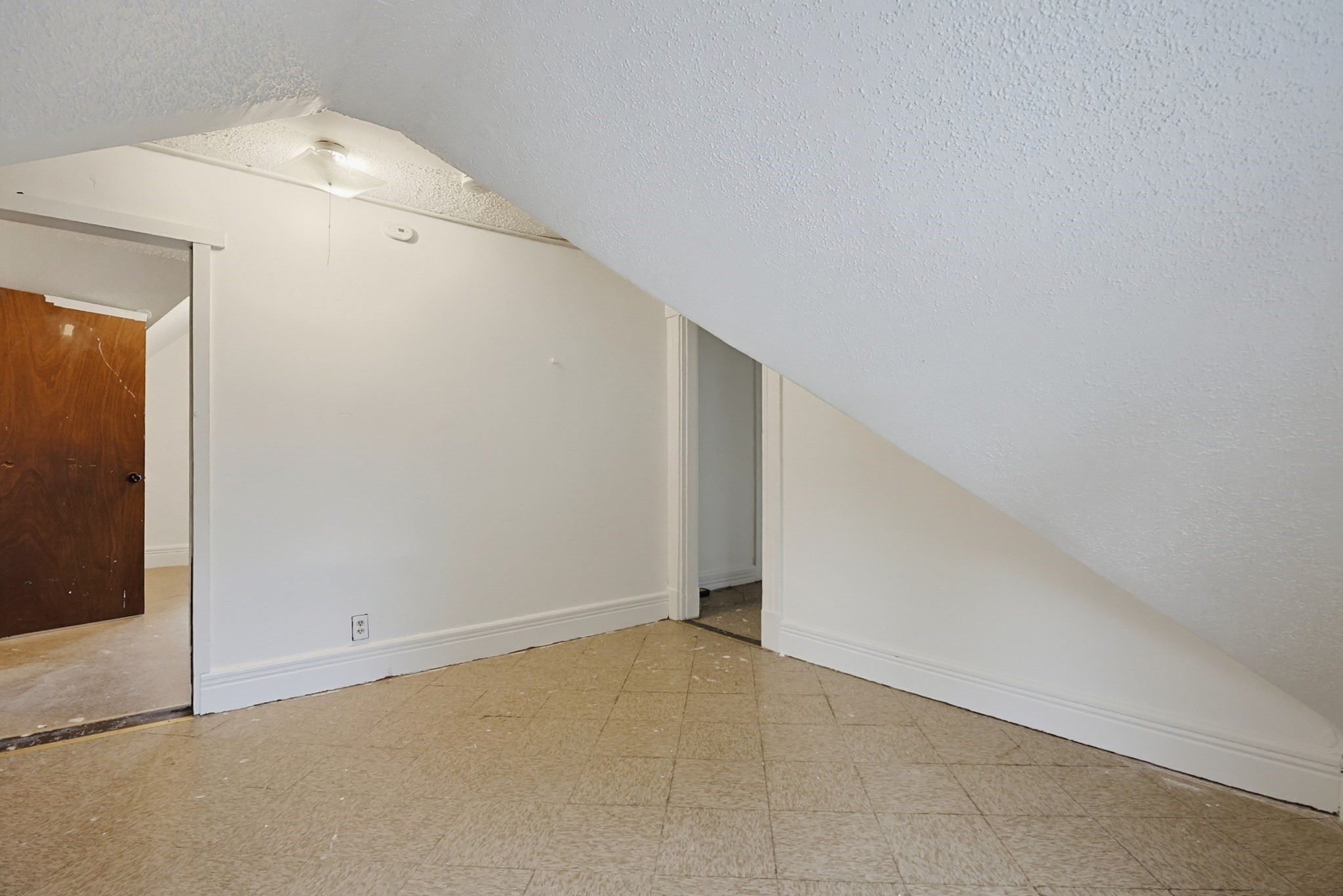24-26 Grove St Property Photo 27