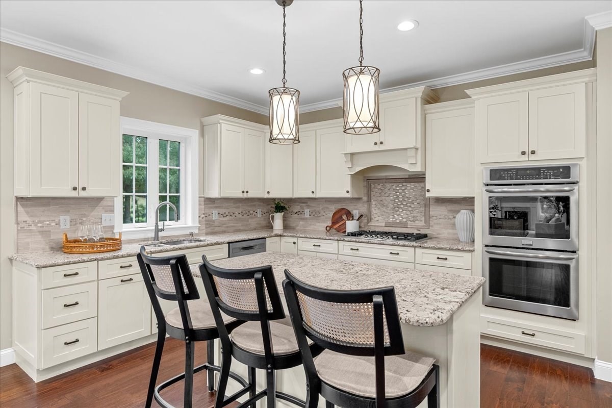 300 Country Club Way Property Photo 5