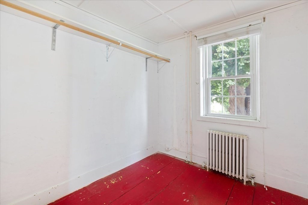 218 Sandwich St Property Photo 8