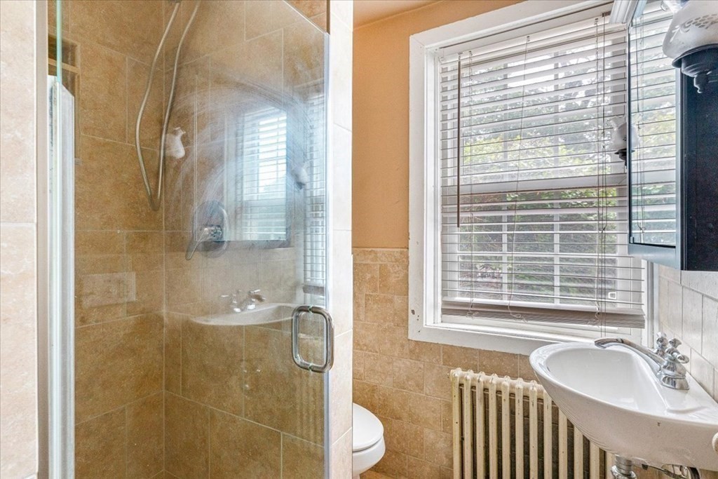 218 Sandwich St Property Photo 9