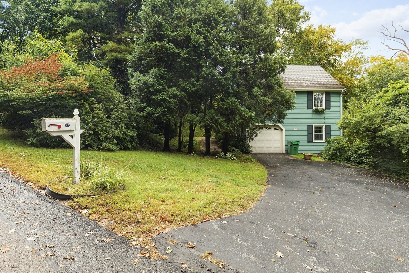 77 Warren Rd Property Photo 2