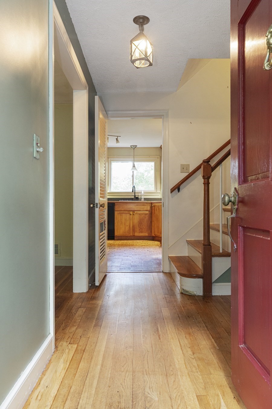 77 Warren Rd Property Photo 4