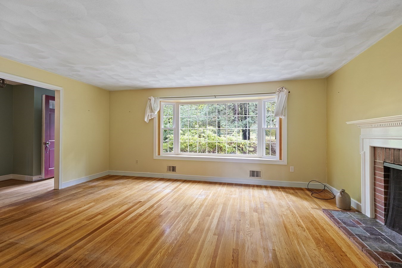 77 Warren Rd Property Photo 5