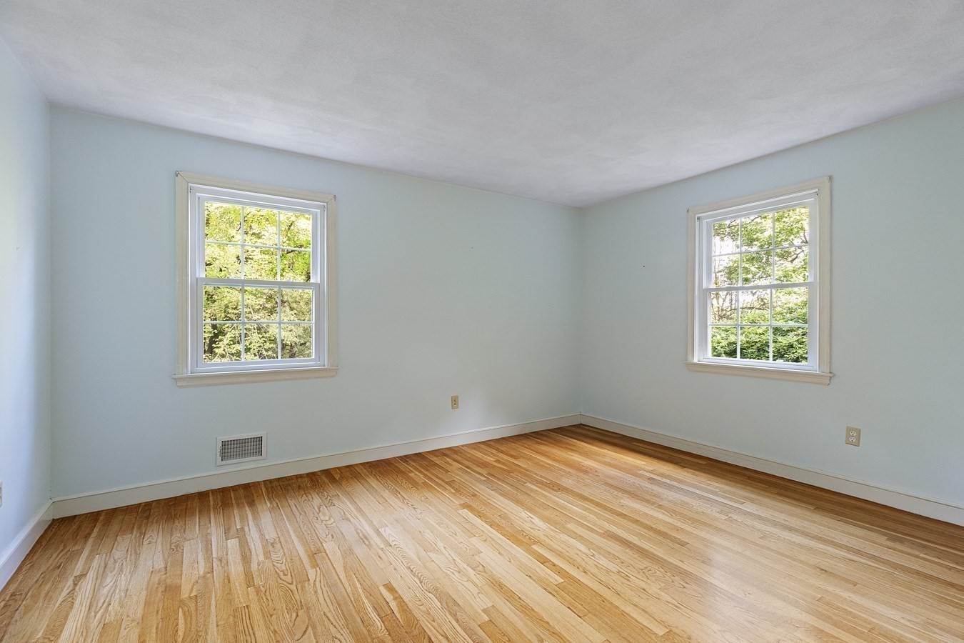 77 Warren Rd Property Photo 18
