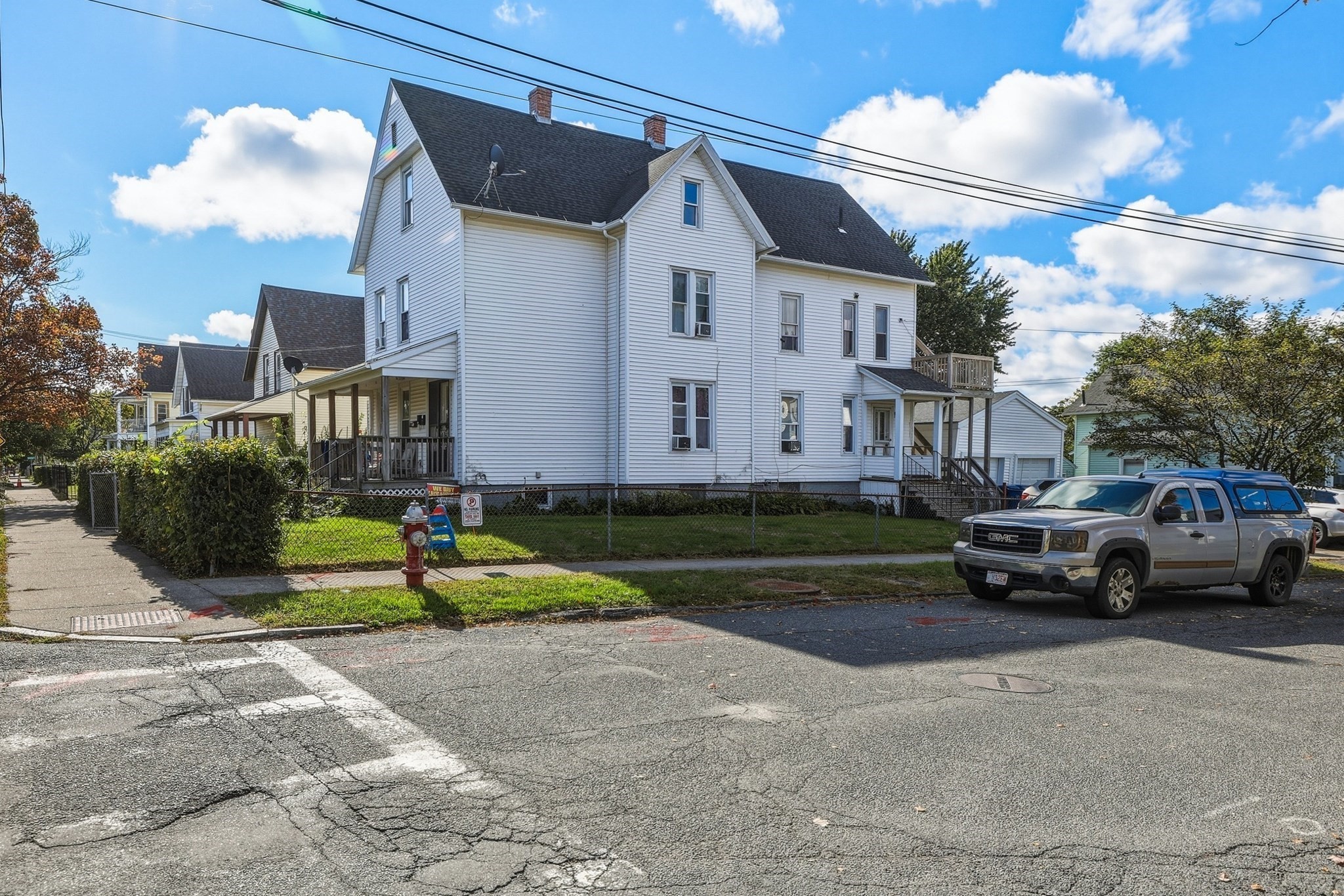 580 Main St Property Photo 2