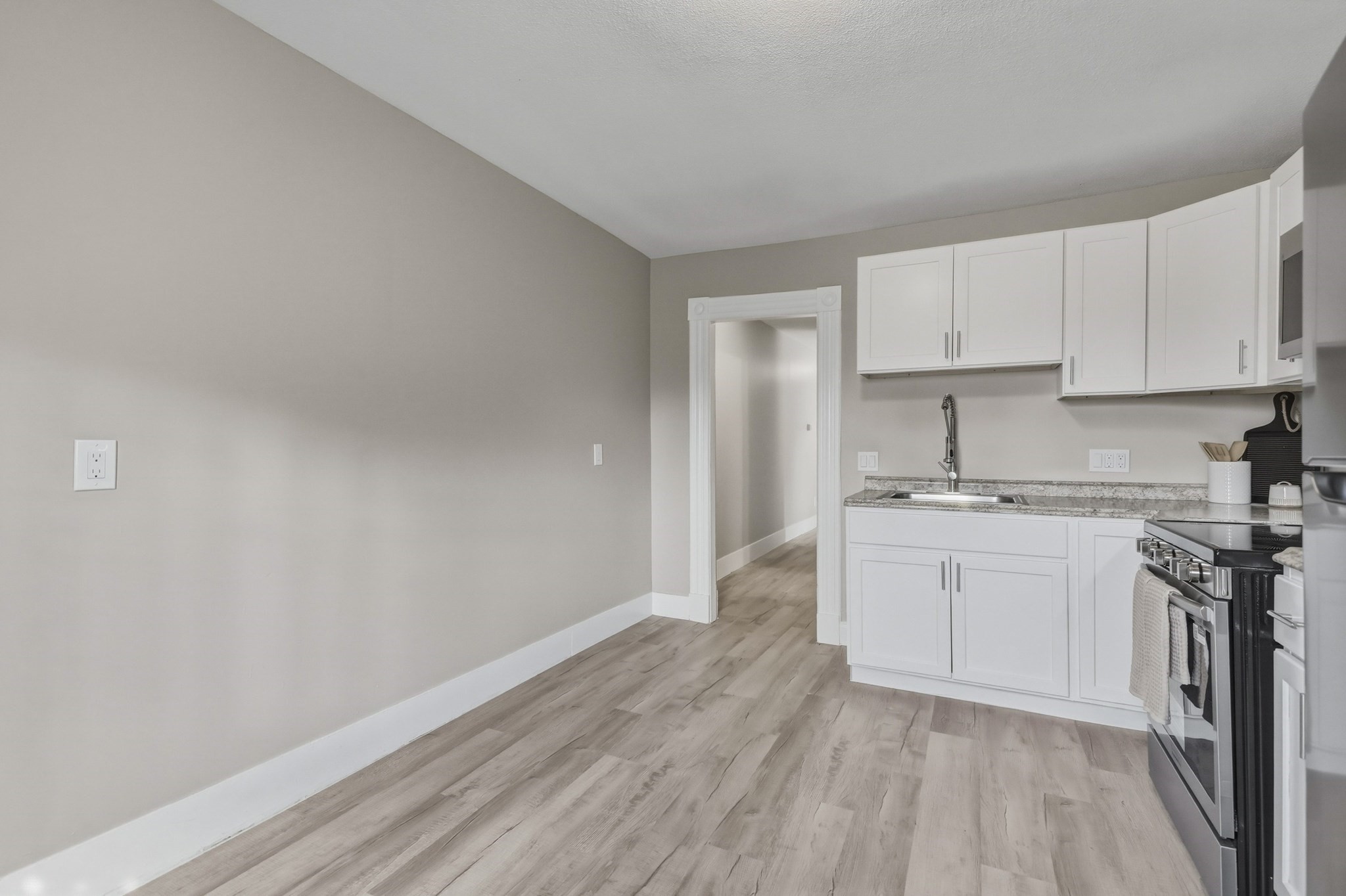 580 Main St Property Photo 6