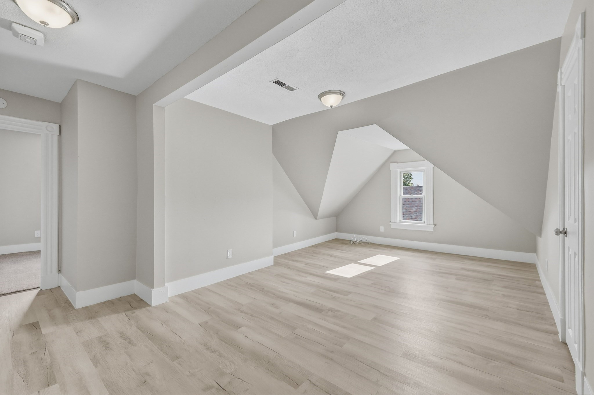 580 Main St Property Photo 9