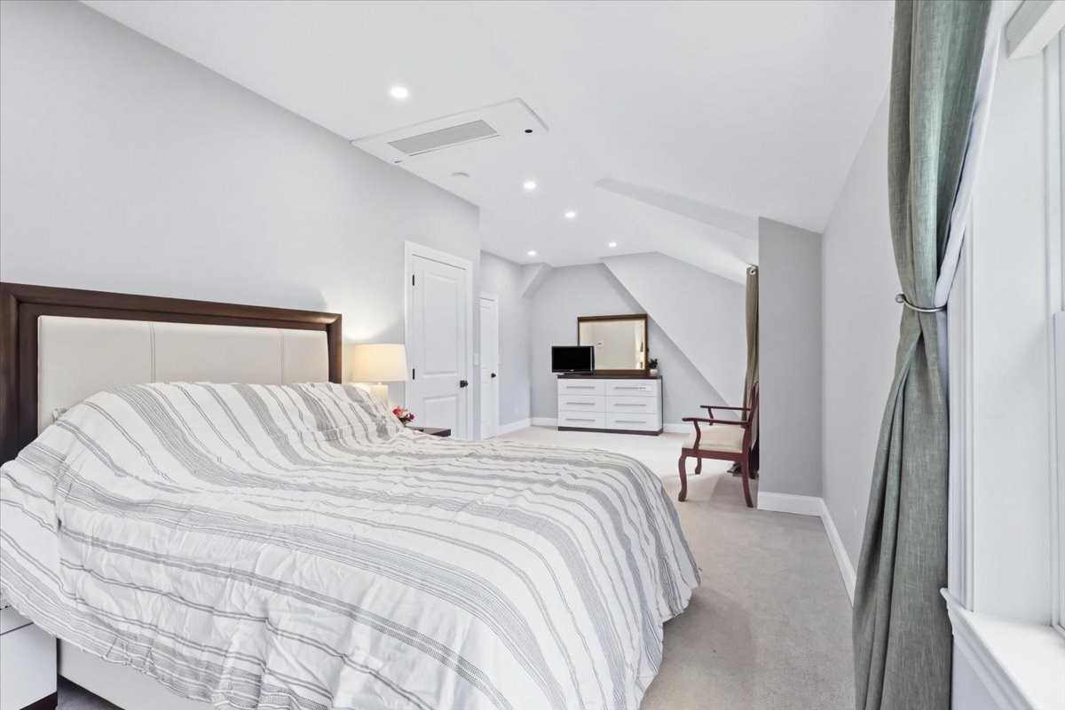 19 Digby Ave Property Photo 25