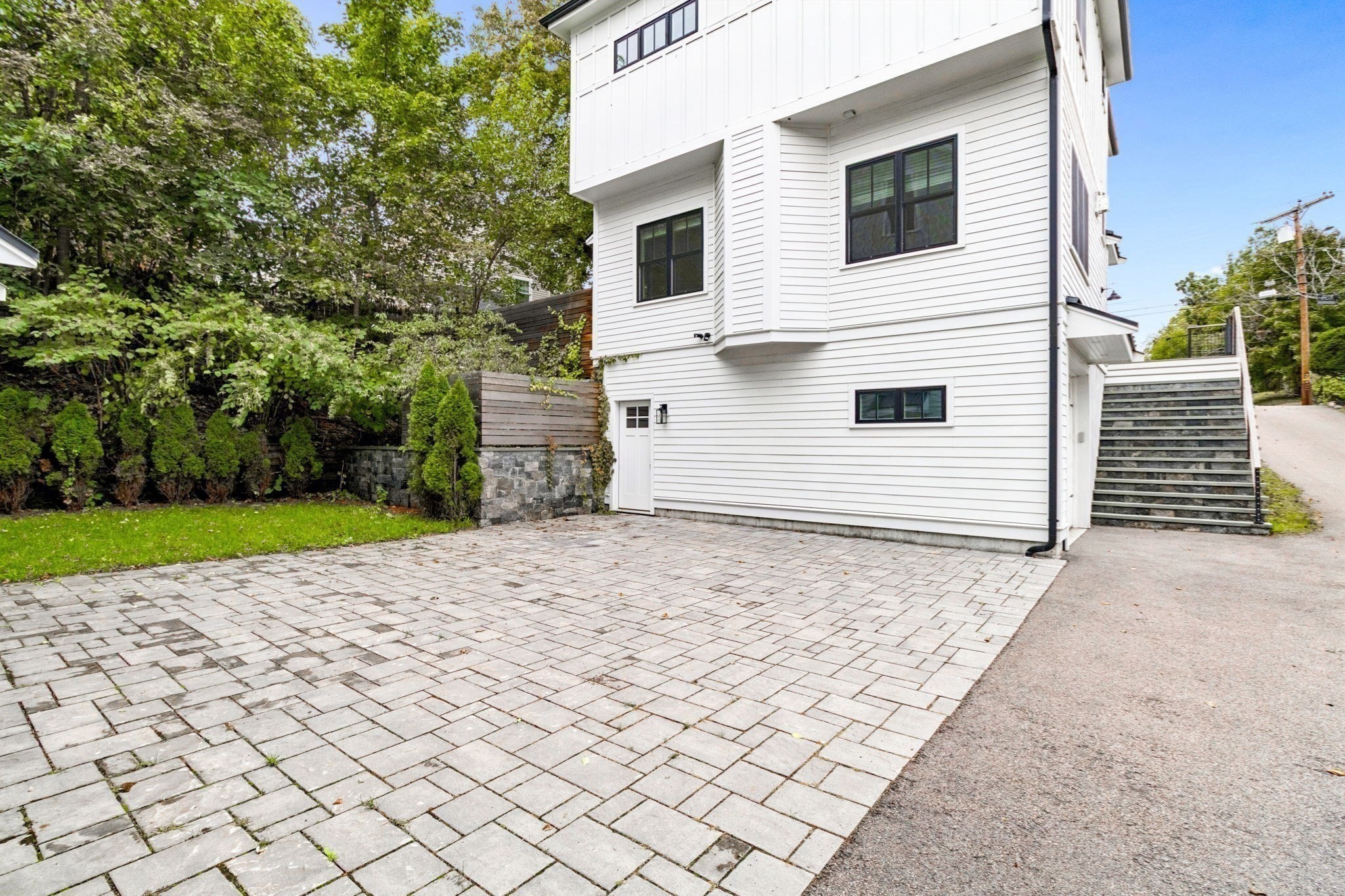 148 Pine St Property Photo 27