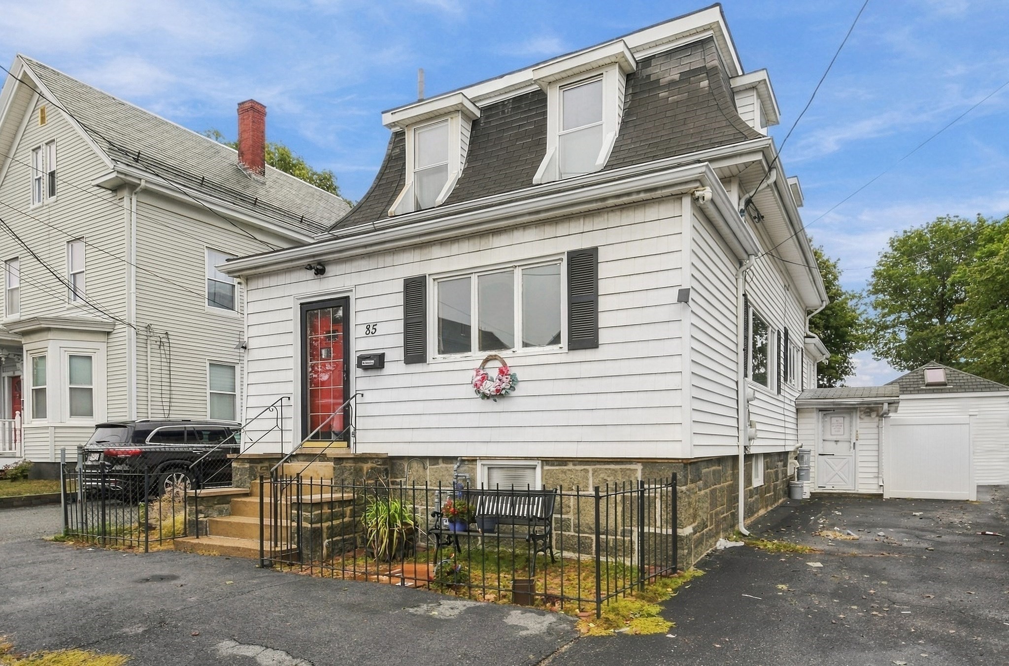 85 Pine St Property Photo 1