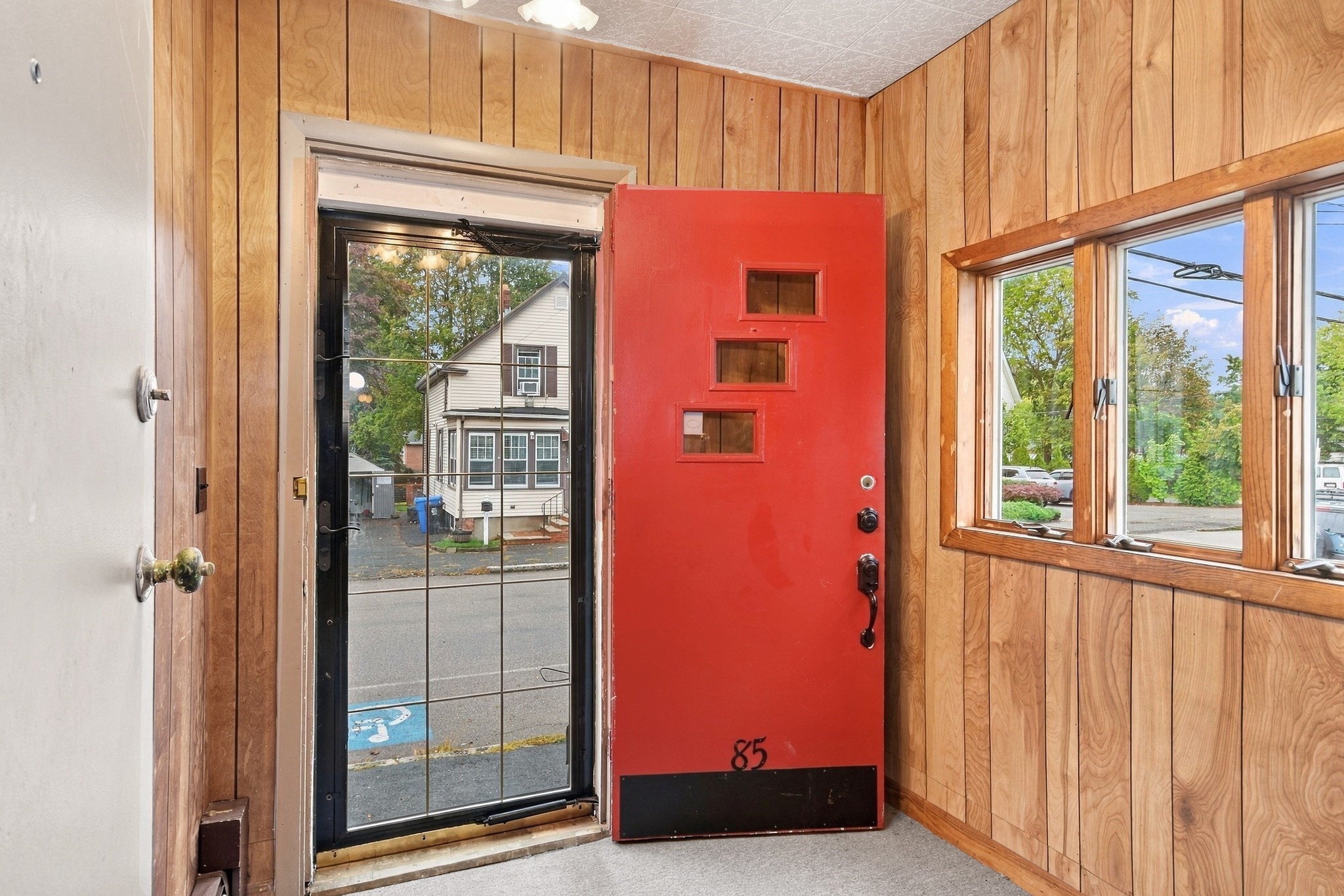 85 Pine St Property Photo 3