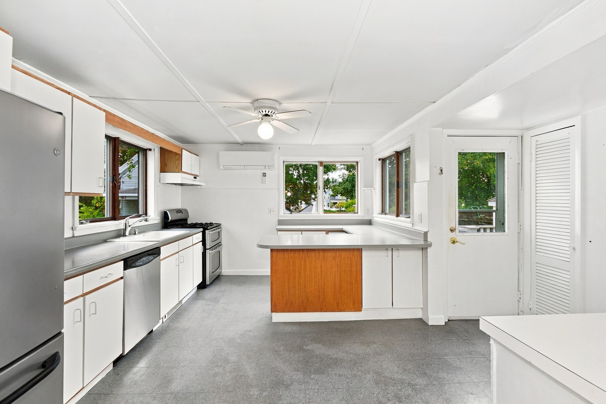 85 Pine St Property Photo 14