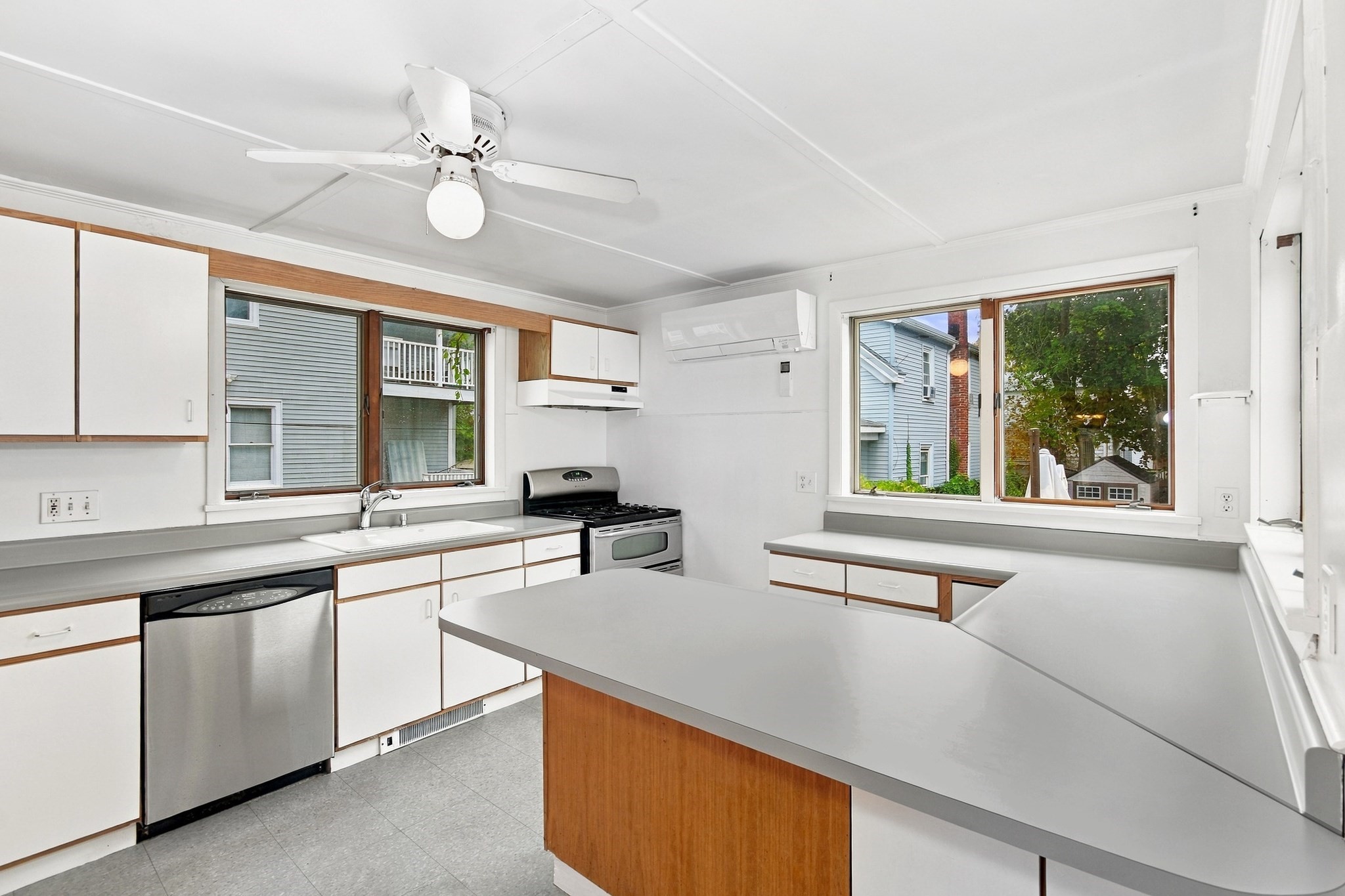 85 Pine St Property Photo 15