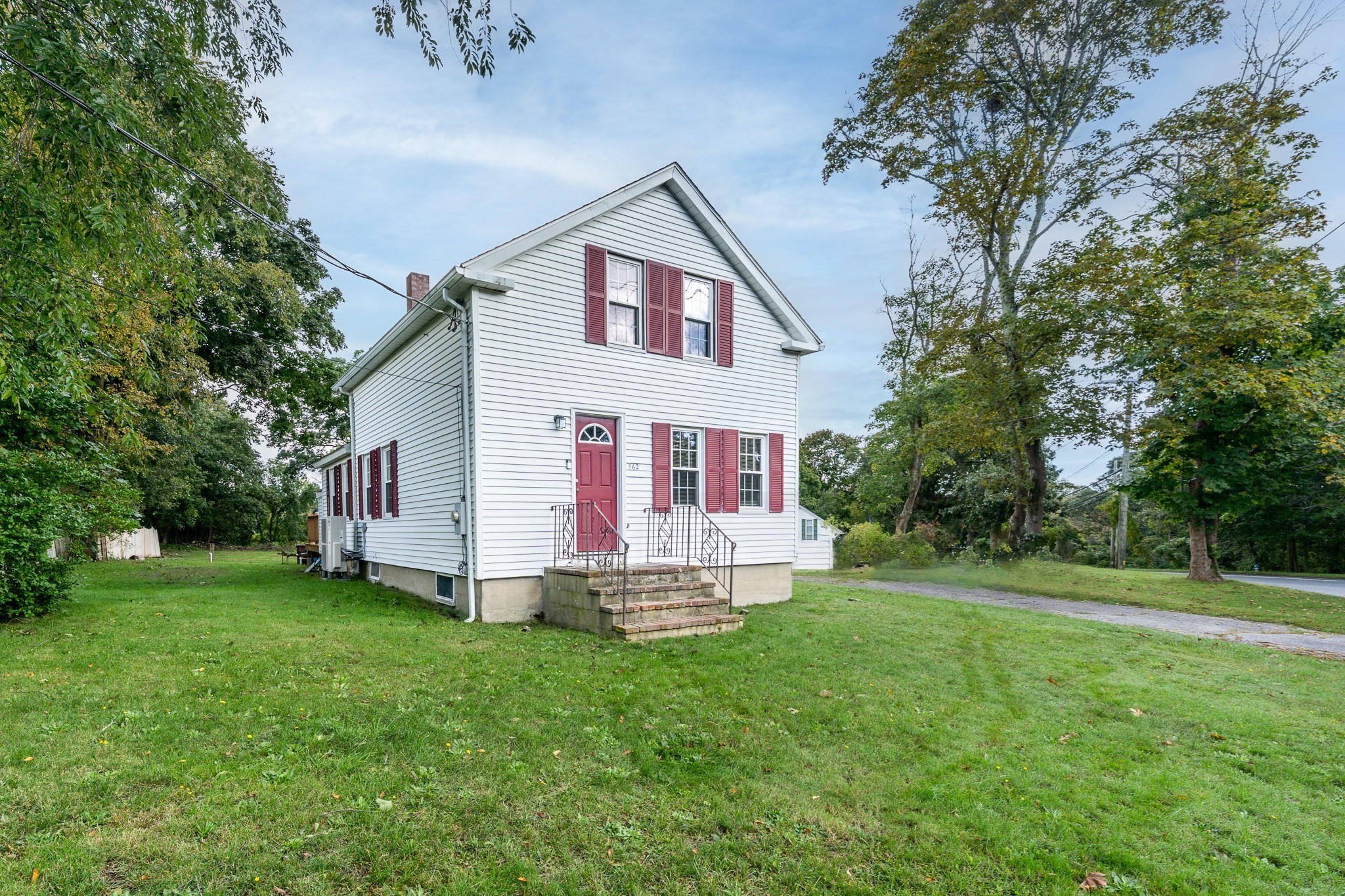 562 Waquoit Hwy Property Photo 2