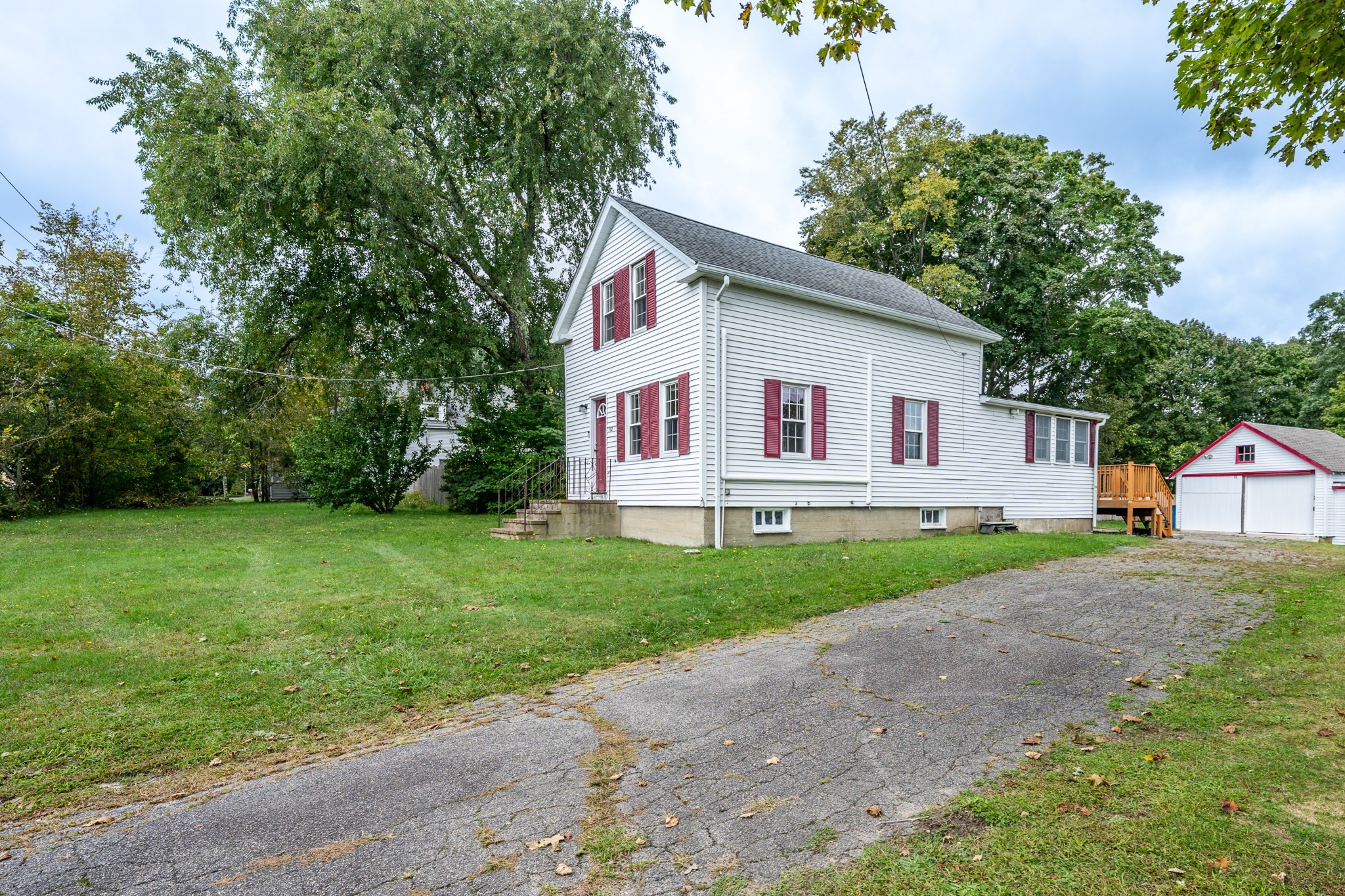 562 Waquoit Hwy Property Photo 3