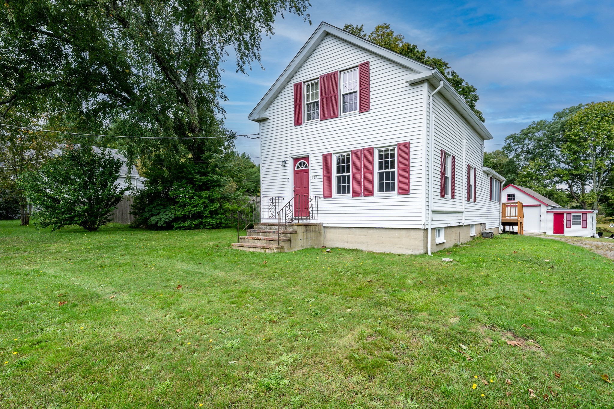 562 Waquoit Hwy Property Photo 4