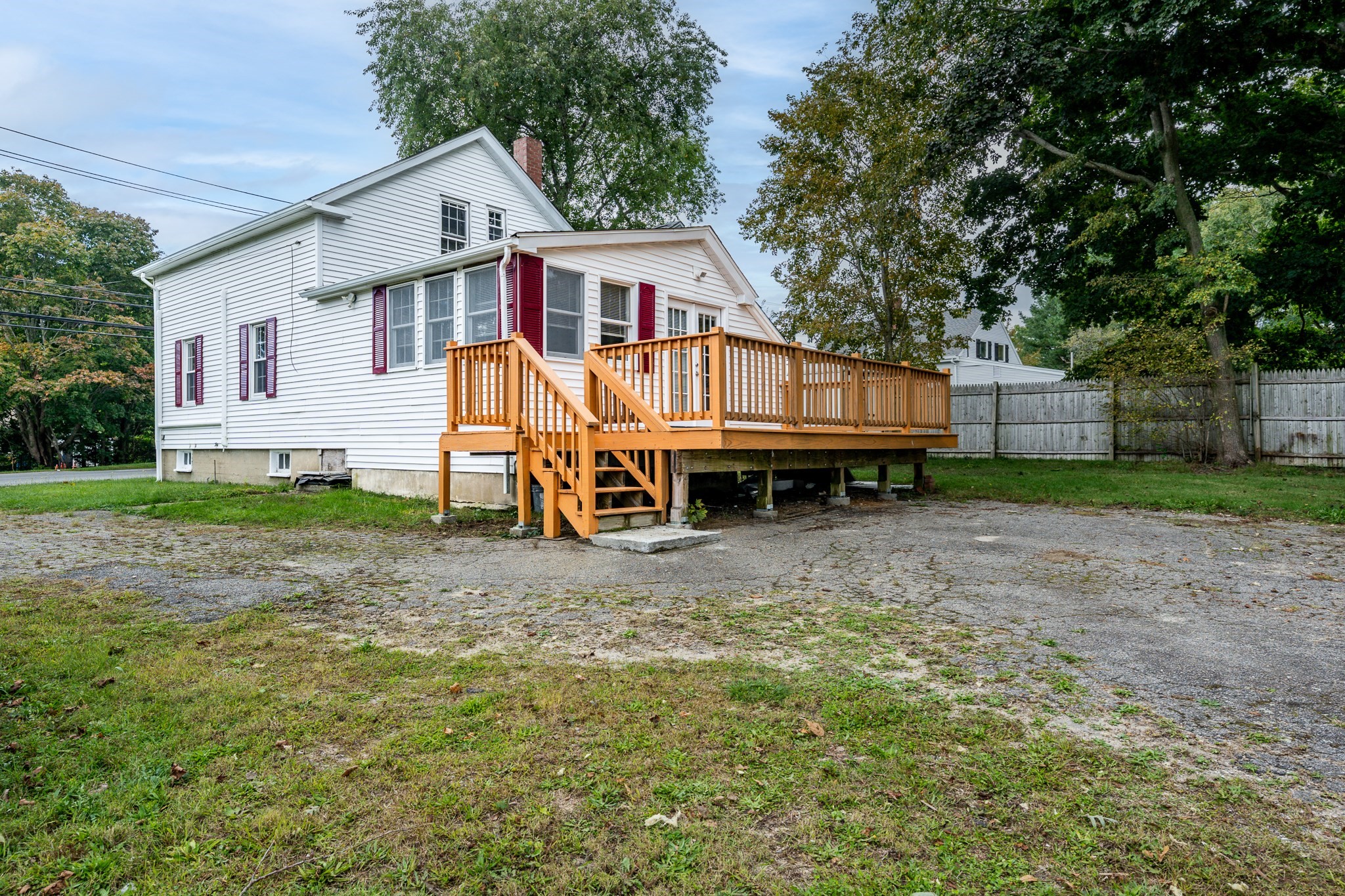 562 Waquoit Hwy Property Photo 5