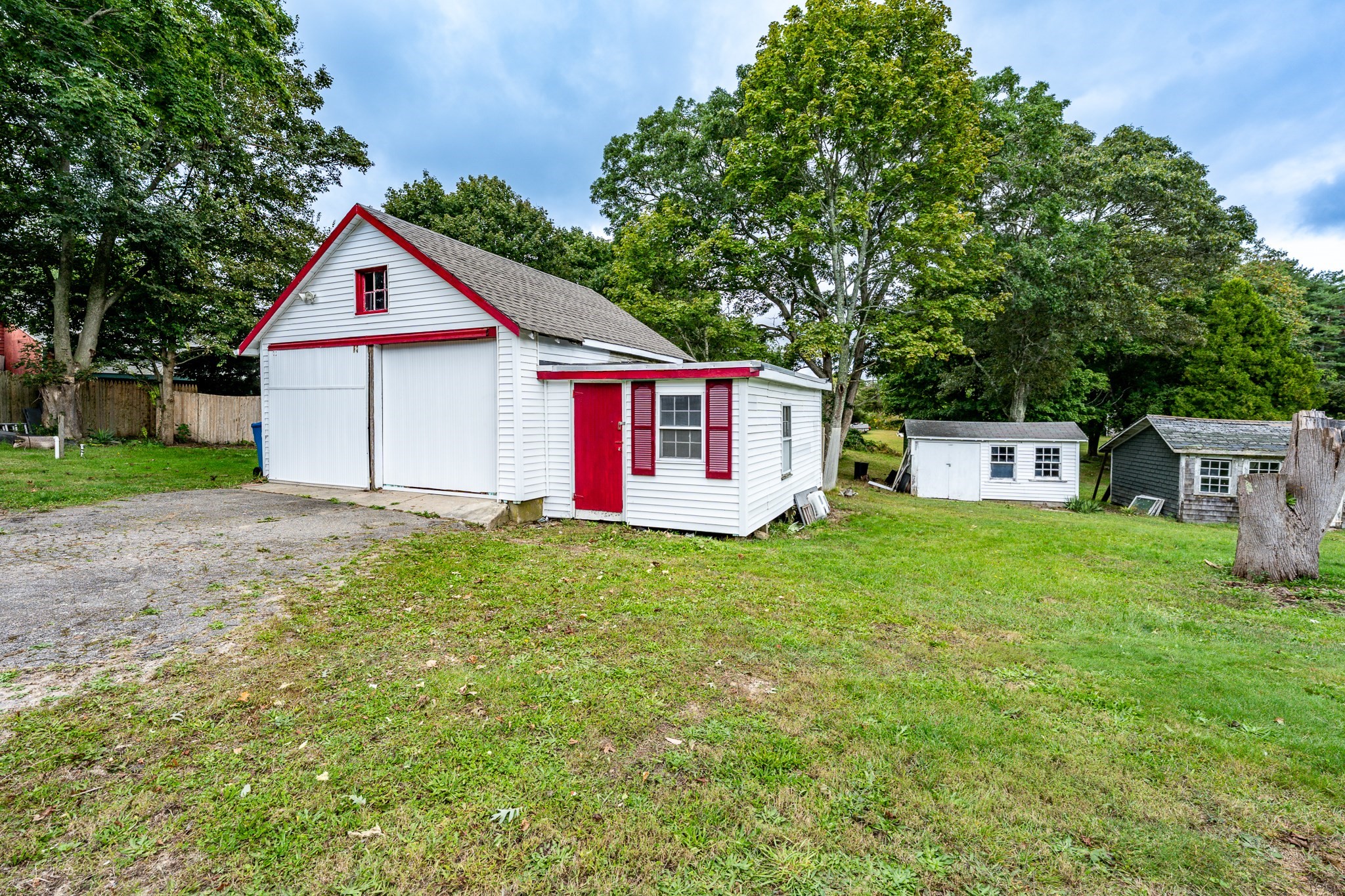 562 Waquoit Hwy Property Photo 6