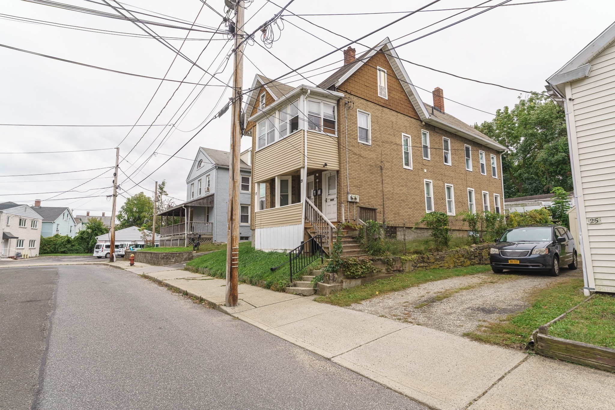 17 Spring St Property Photo 3