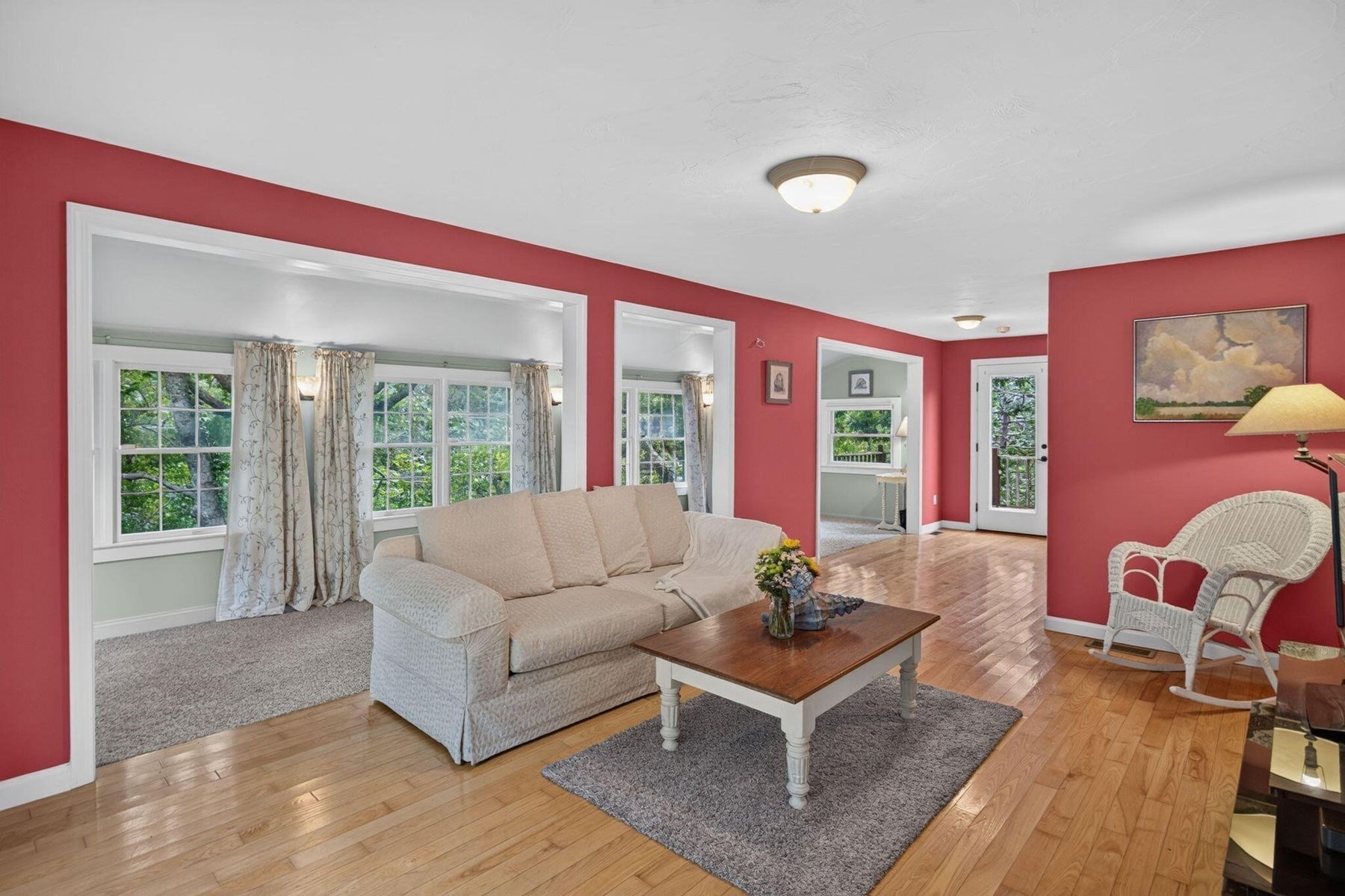 2118 Main St Property Photo 6