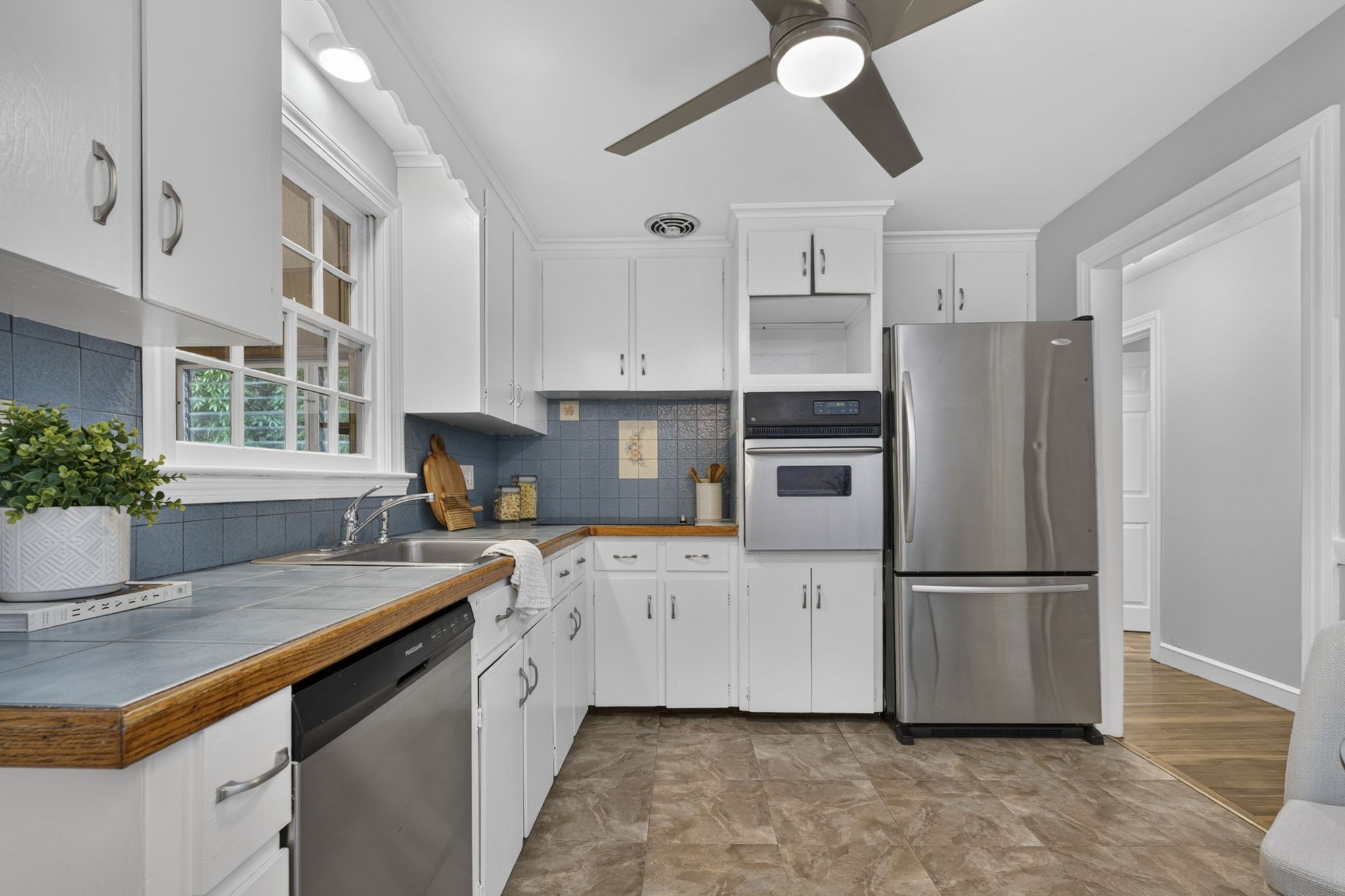 25 Gray Ter Property Photo 13