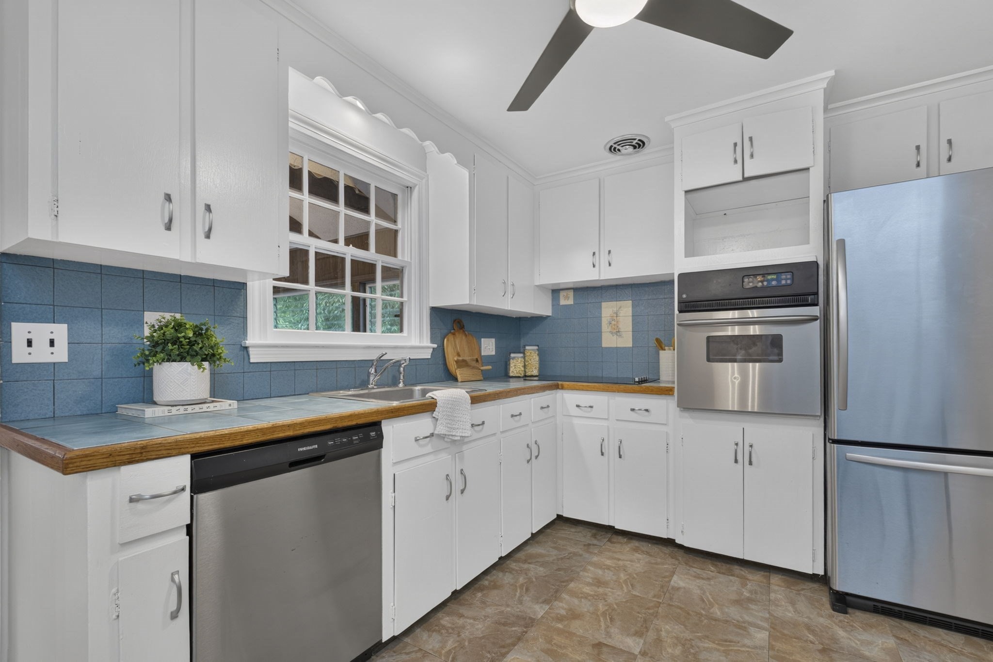 25 Gray Ter Property Photo 14