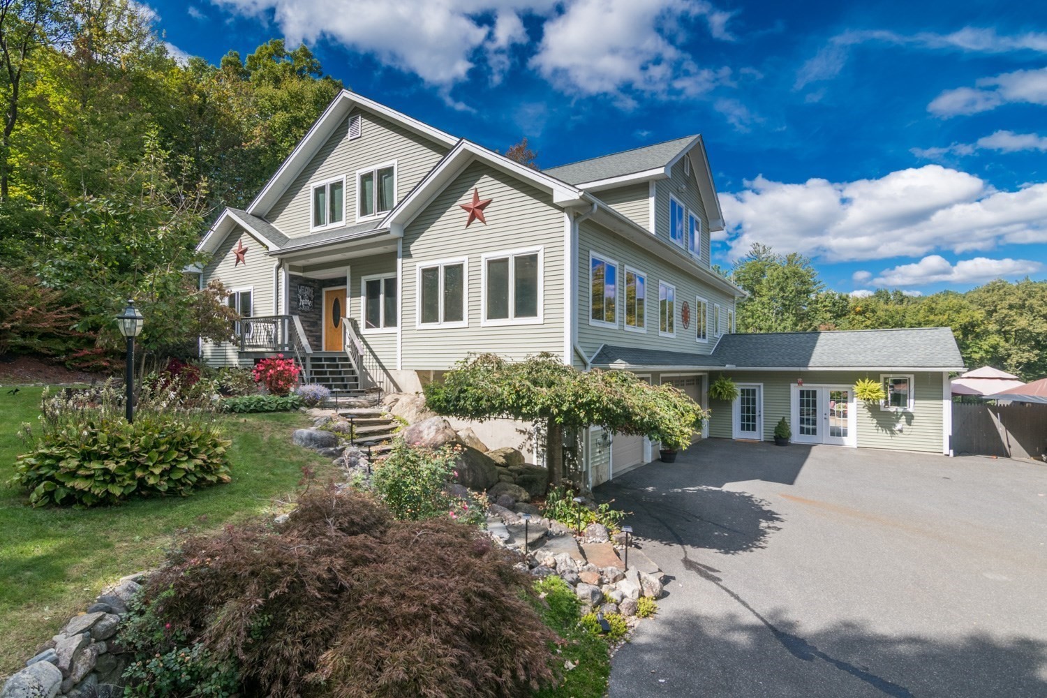 1527 Southampton Road Property Photo 1