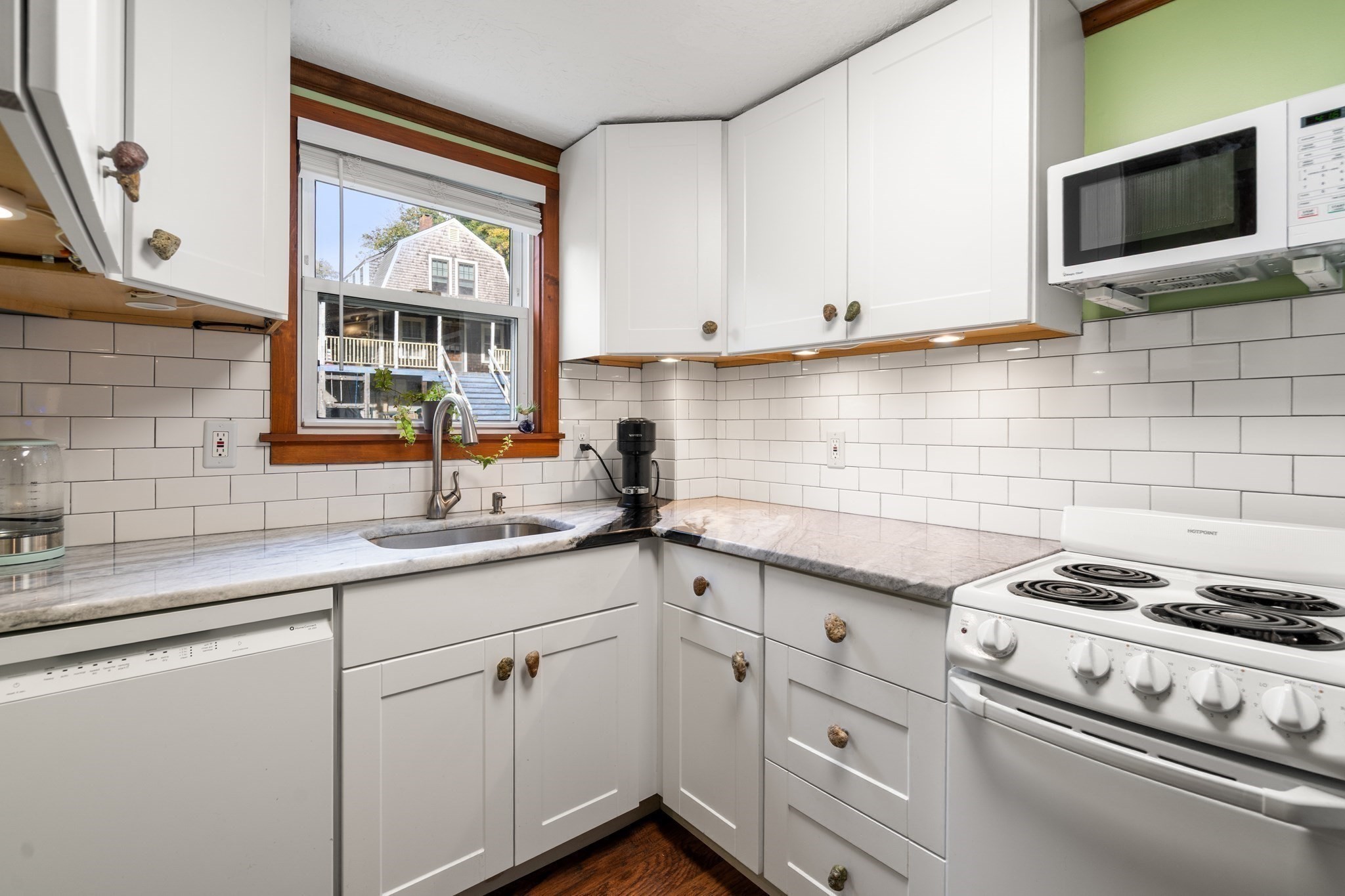 24 Avenue C Property Photo 4