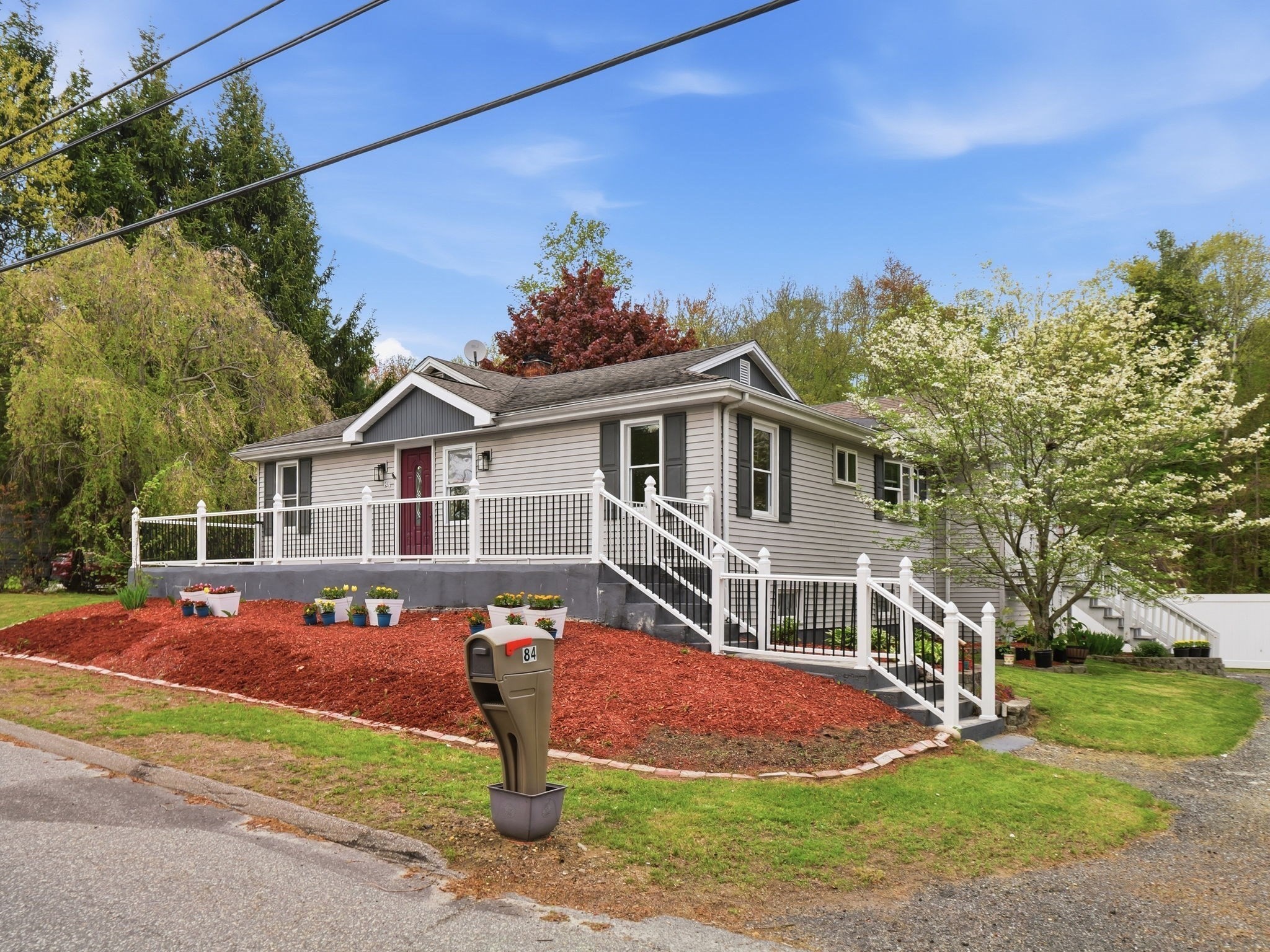84 City Depot Rd Property Photo 1