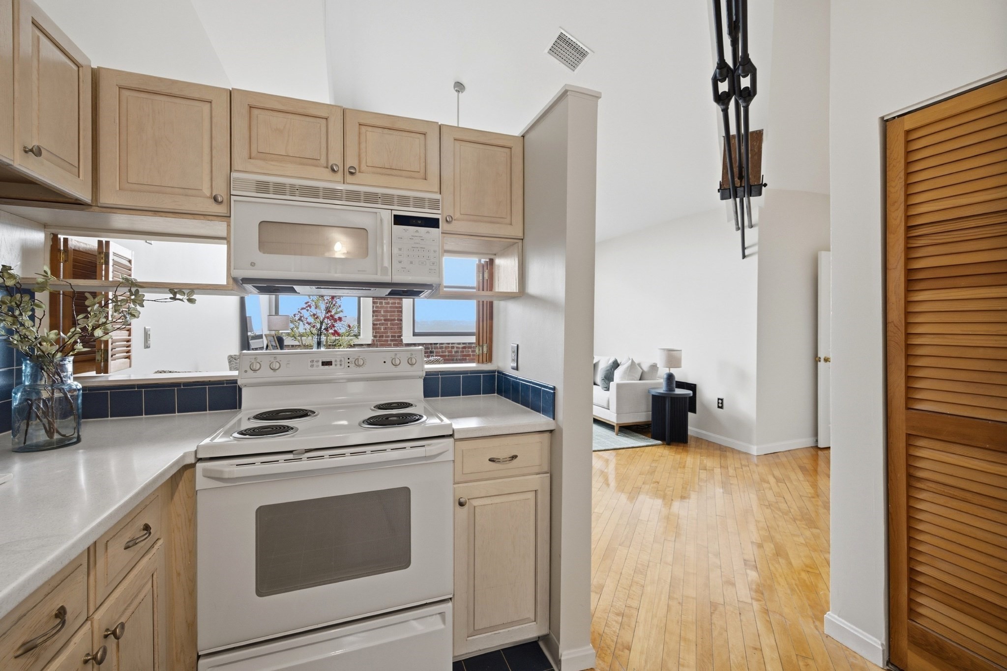 94 Newbury Ave # 402 Property Photo 4