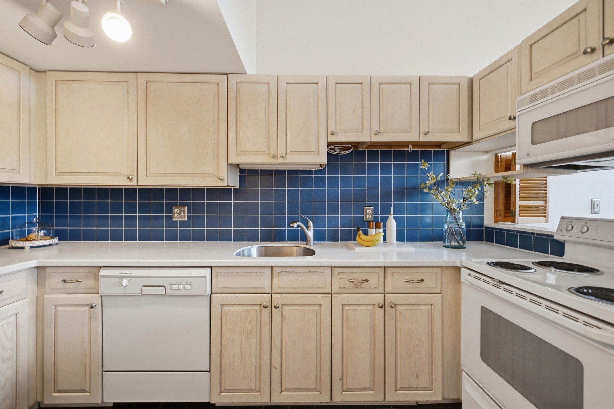 94 Newbury Ave # 402 Property Photo 10