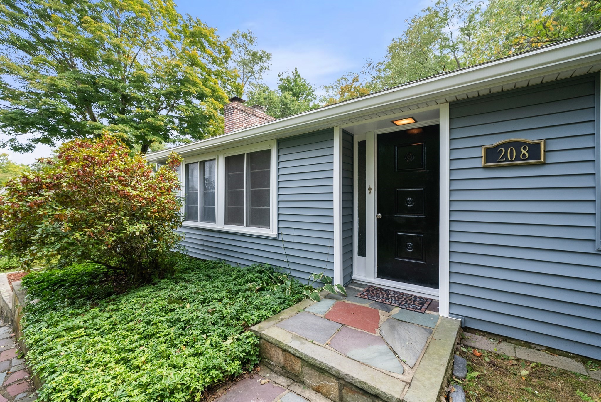 208 Mount Vernon Rd E Property Photo 2