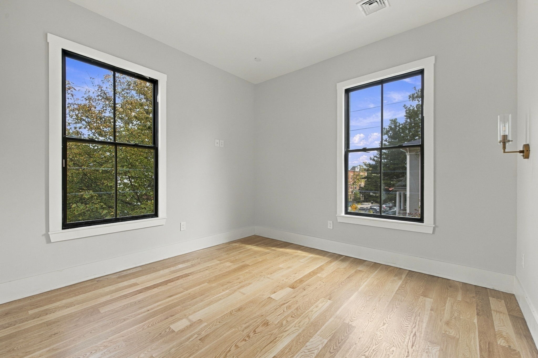 93 Moreland Street Property Photo 9