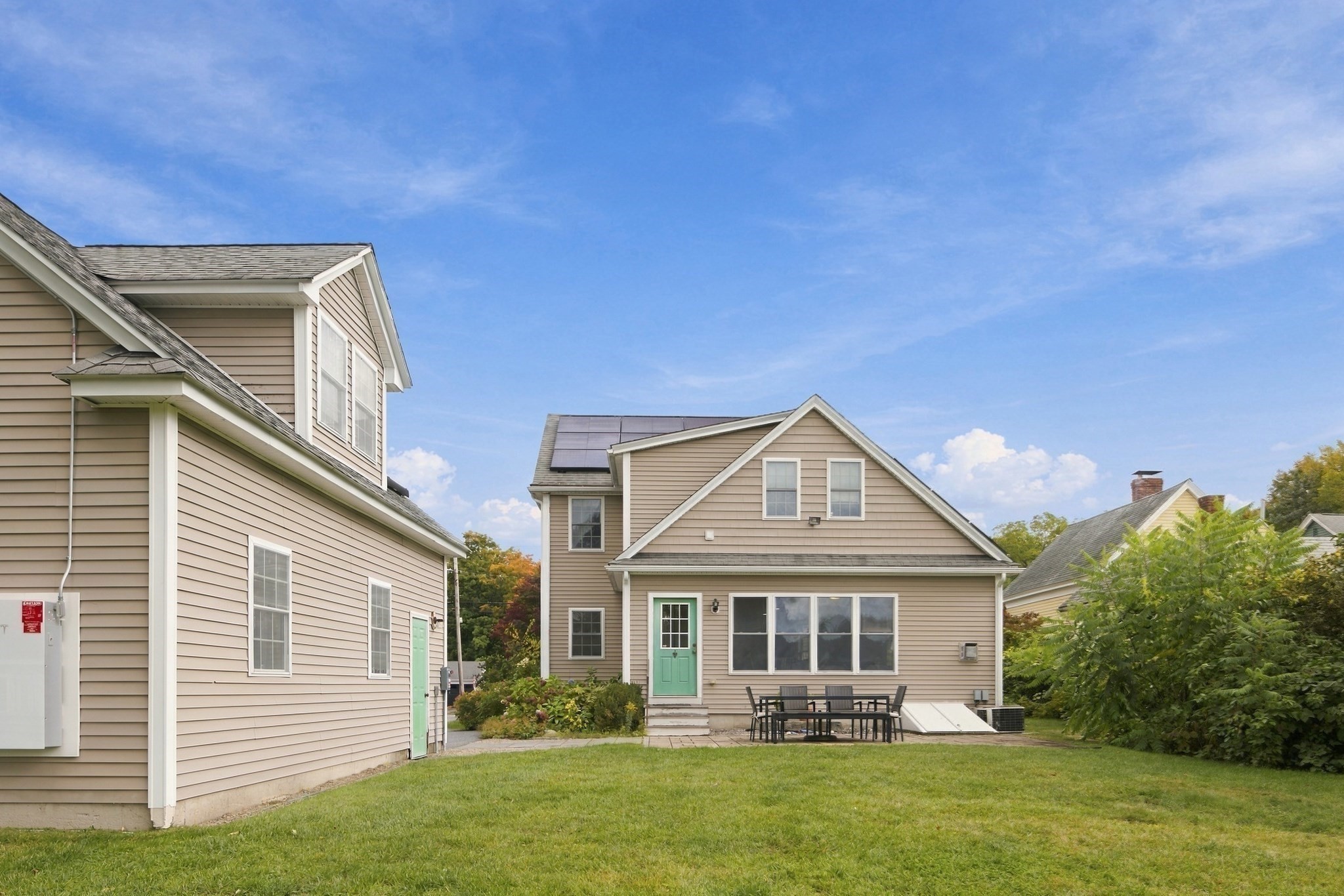 80 Grove St Property Photo 4